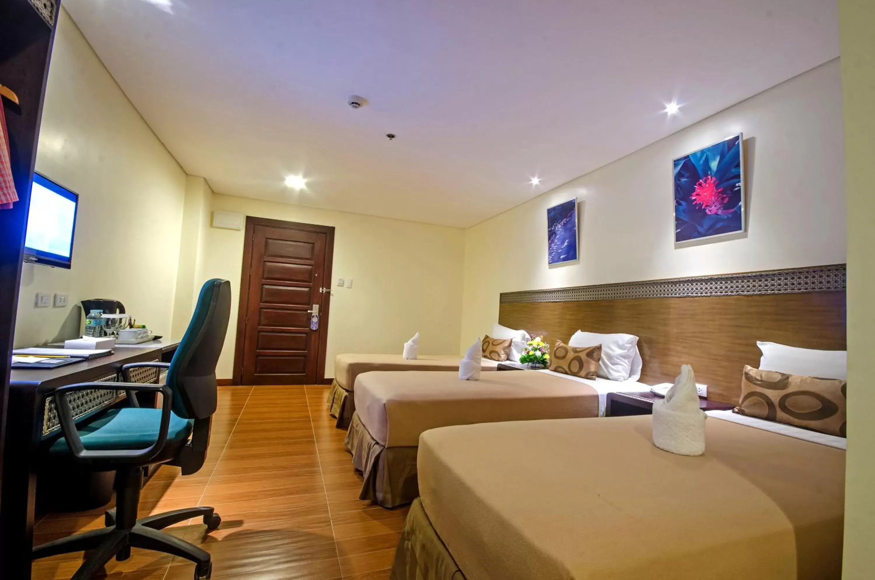 Bed in Fersal Hotel - Puerto Princesa