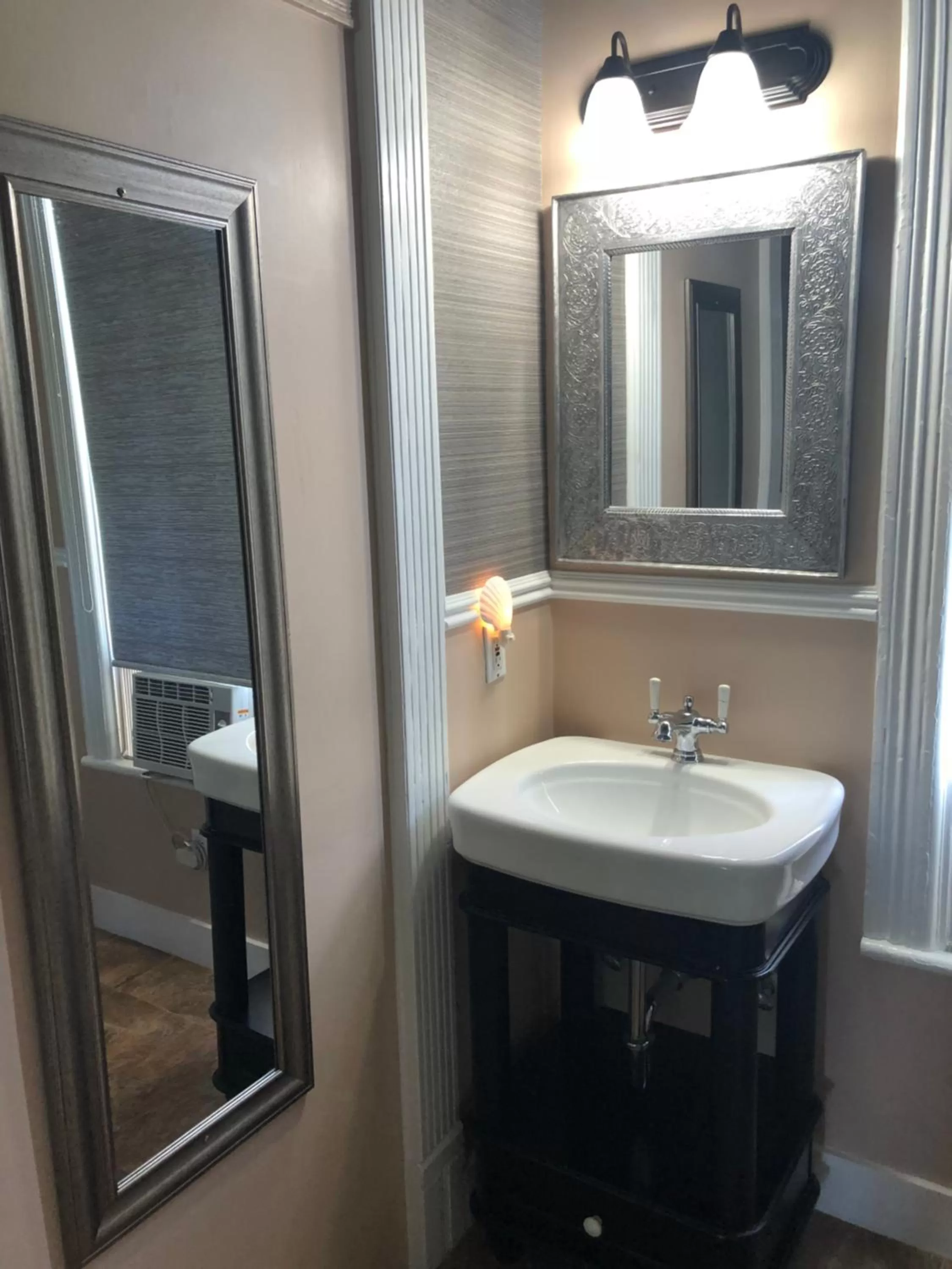 Bathroom in The Conch House Heritage Inn