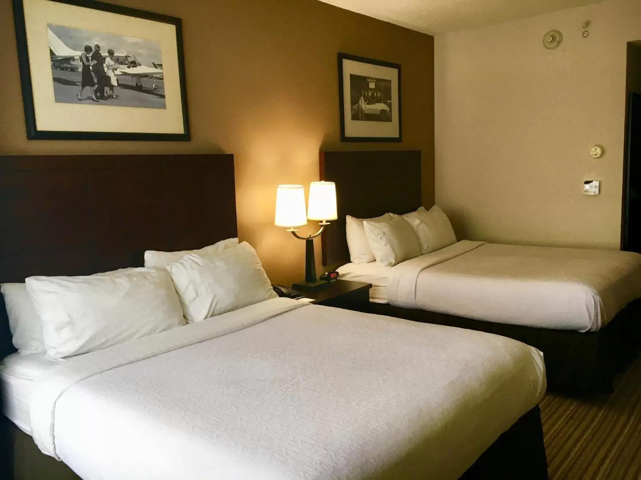 Photo of the whole room, Bed in Holiday Inn Louisville Airport - Fair/Expo, an IHG Hotel