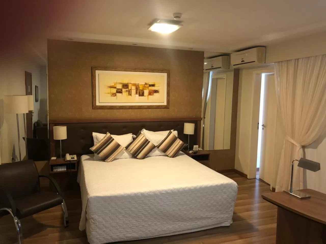 Photo of the whole room, Bed in Summit Hotel Monaco