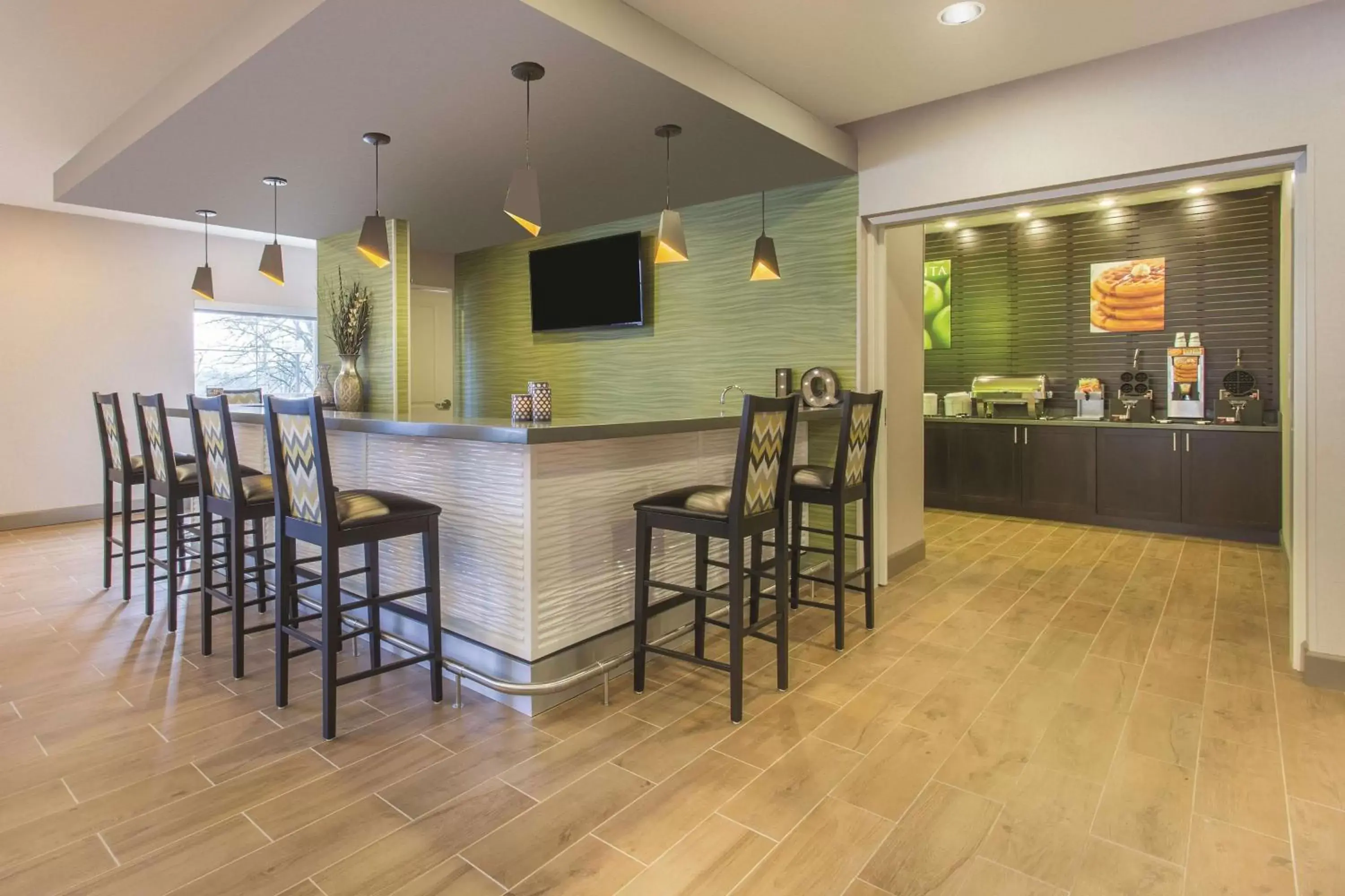 Restaurant/places to eat, Dining Area in La Quinta by Wyndham Tumwater - Olympia