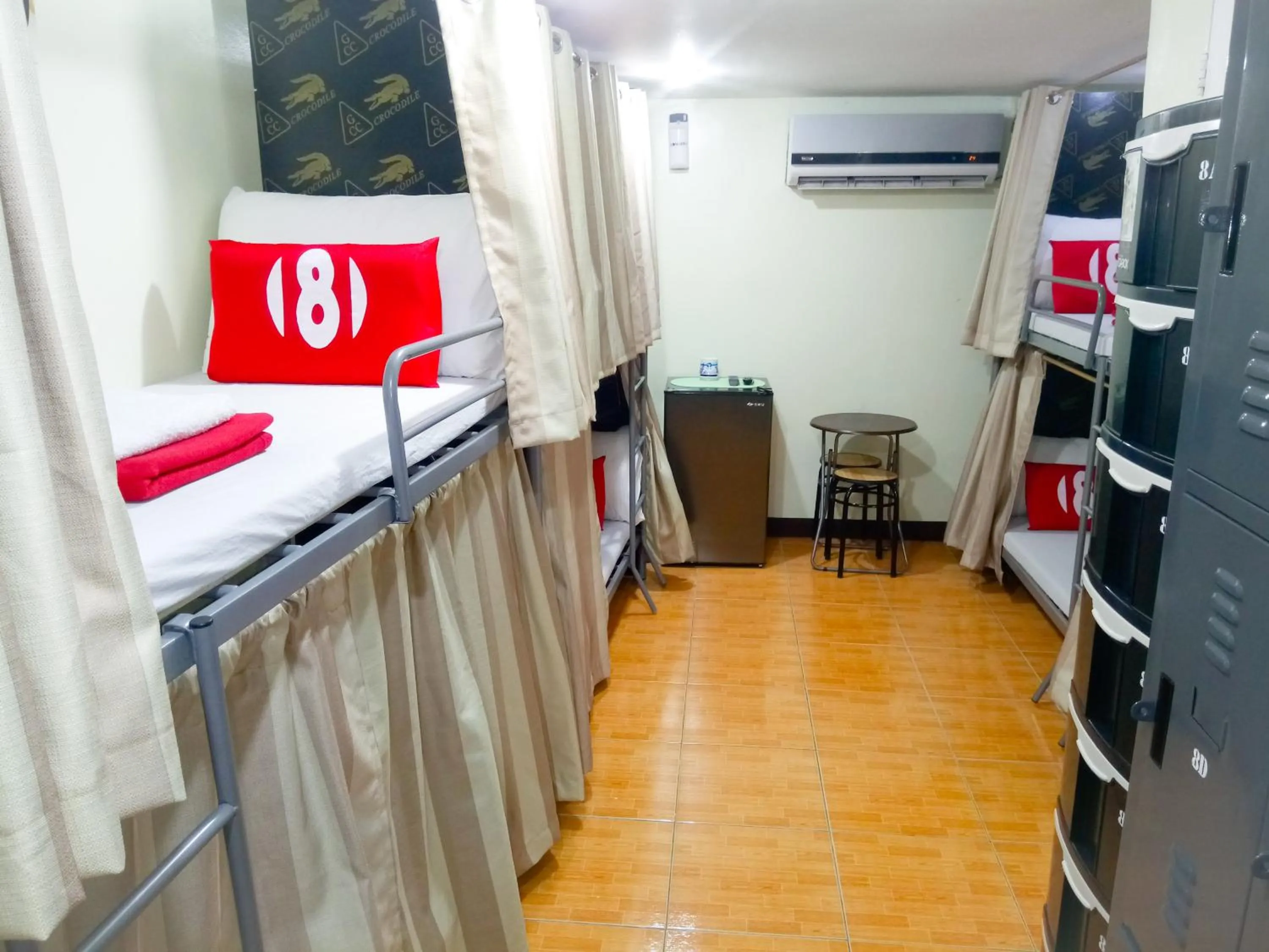 bunk bed, Bed in 8Hostel