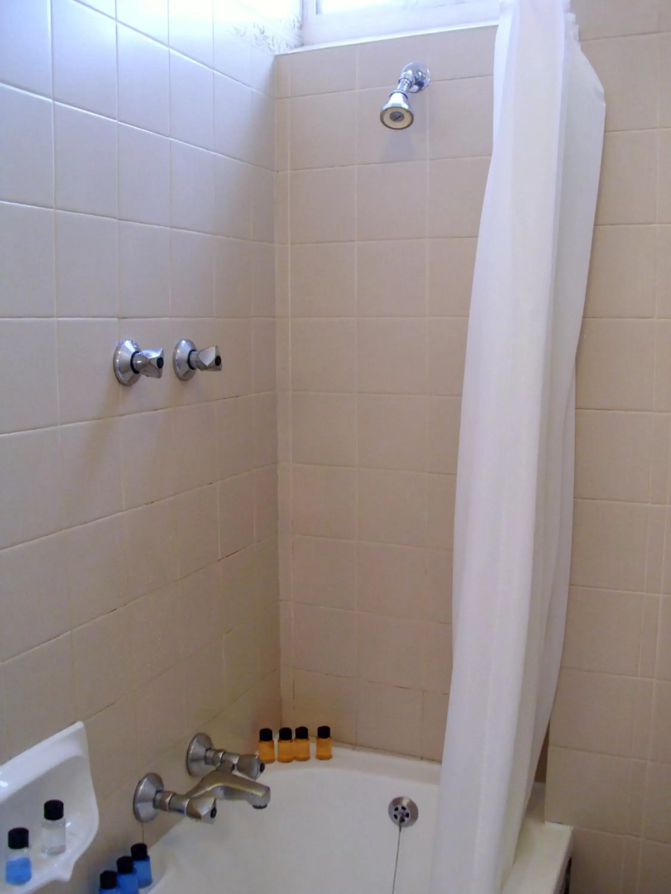 Shower, Bathroom in Savoy Hotel Kimberley