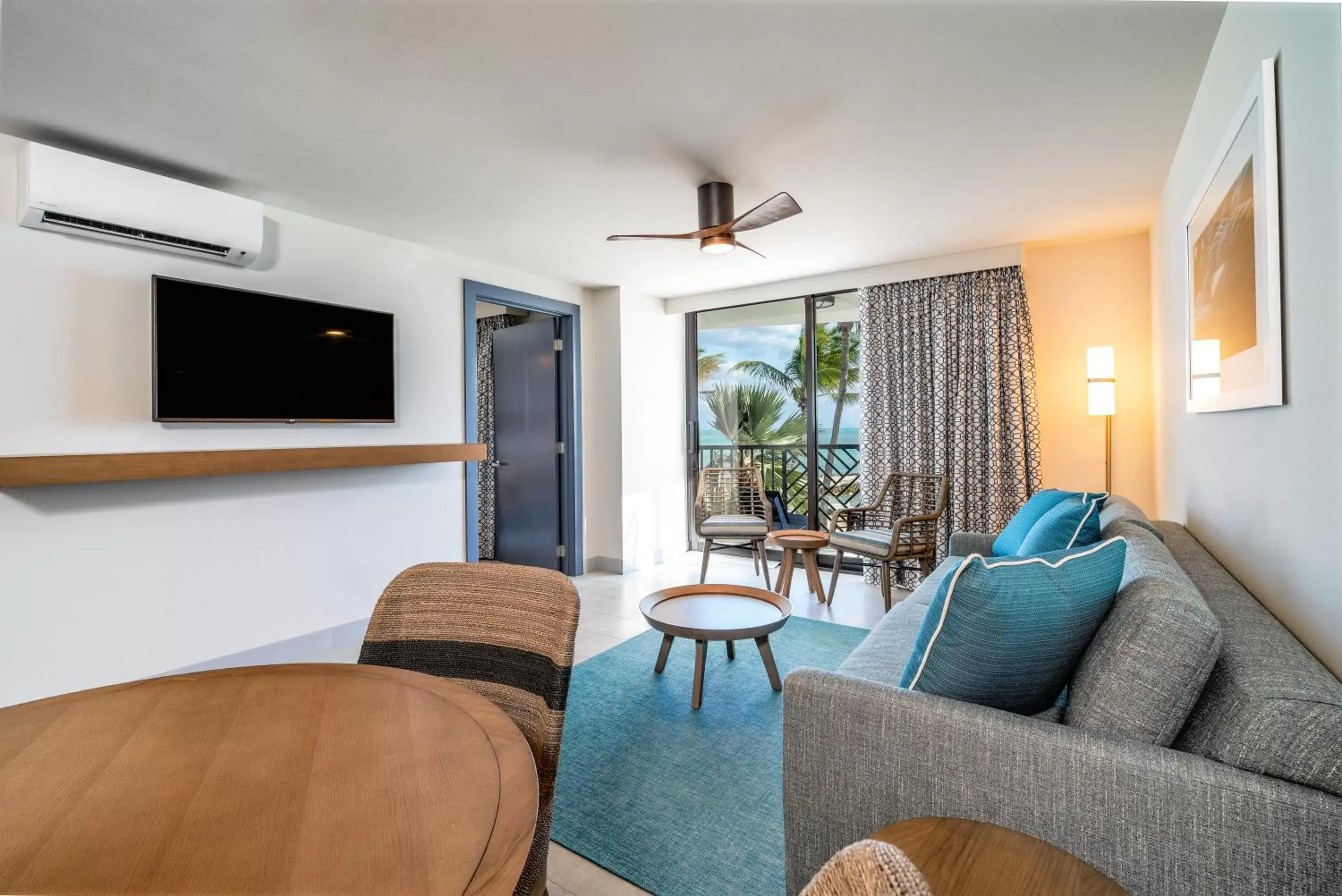 Living room, Seating Area in Chesapeake Beach Resort