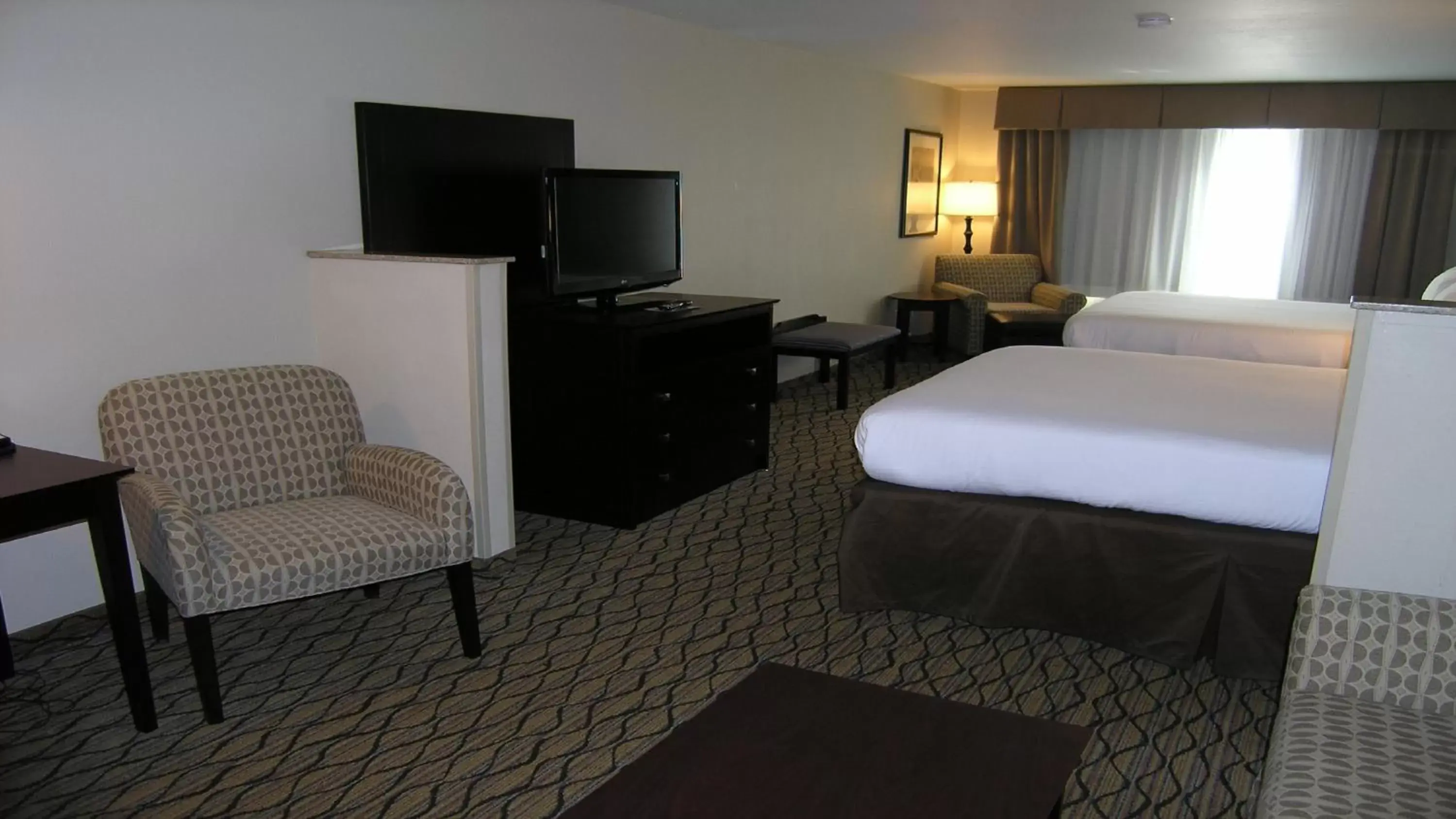 Suite - Hearing Accessible - Non-Smoking in Holiday Inn Express & Suites Belle Vernon, an IHG Hotel