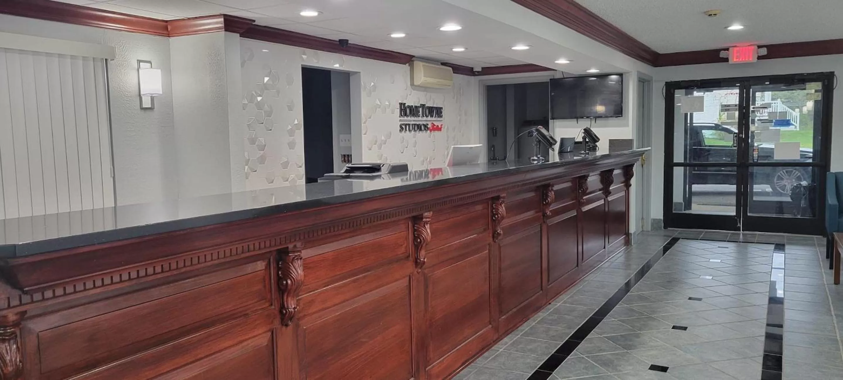 Lobby or reception in HomeTowne Studios by Red Roof Egg Harbor-Atlantic City Airport