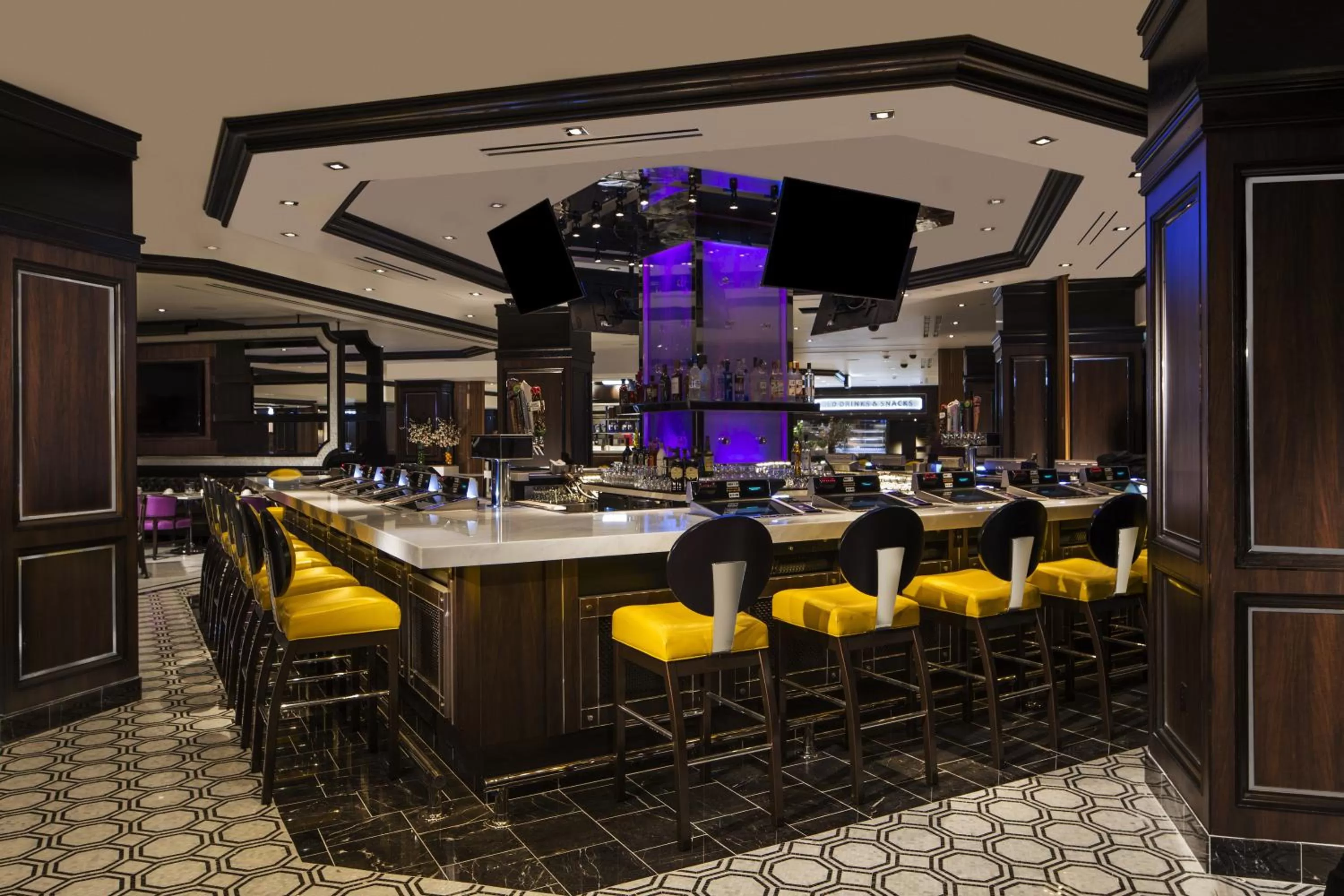 Lounge or bar in Harrah's Las Vegas, A Caesars Destination