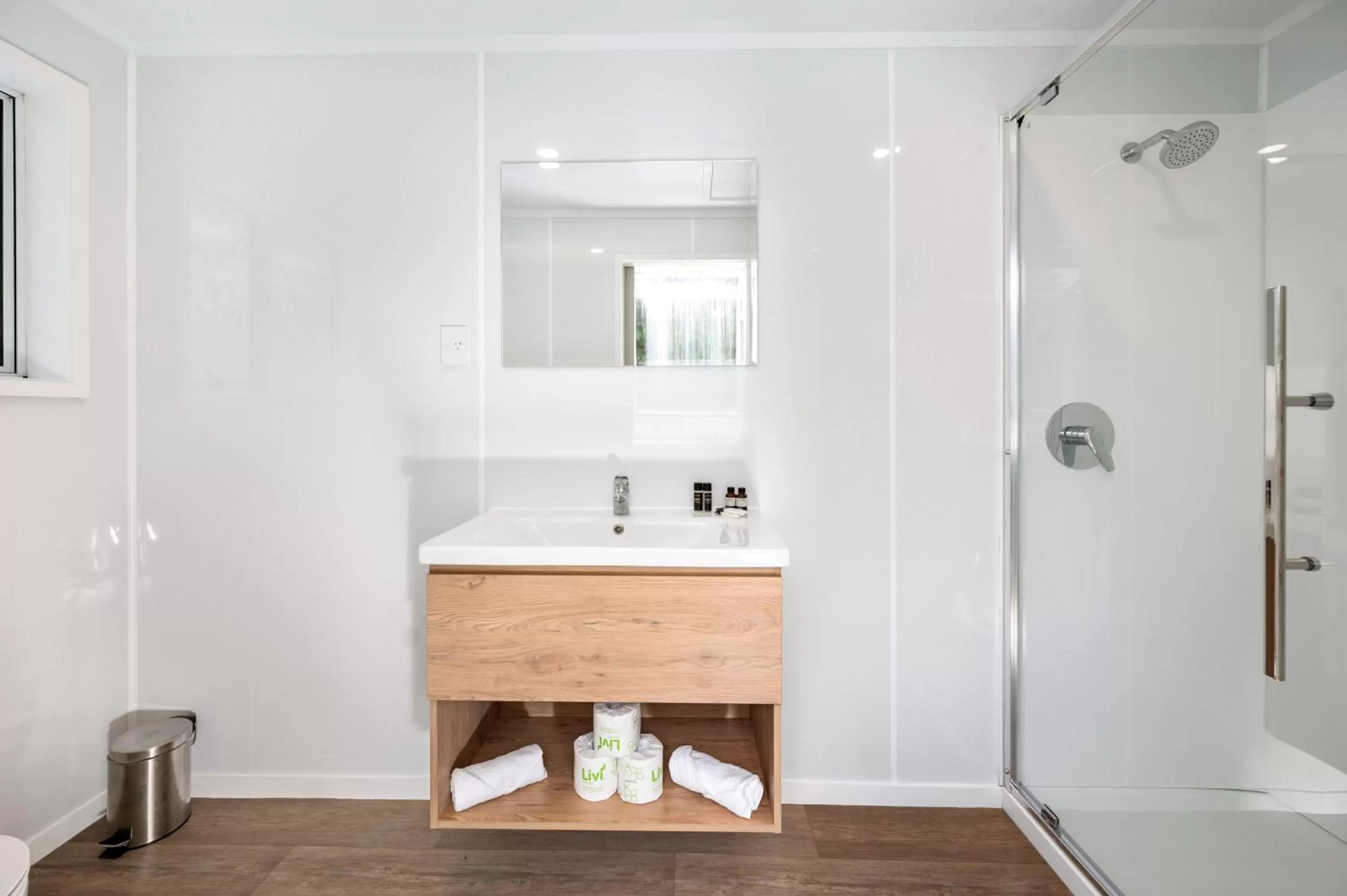 Bathroom in Ashleigh Court Motel