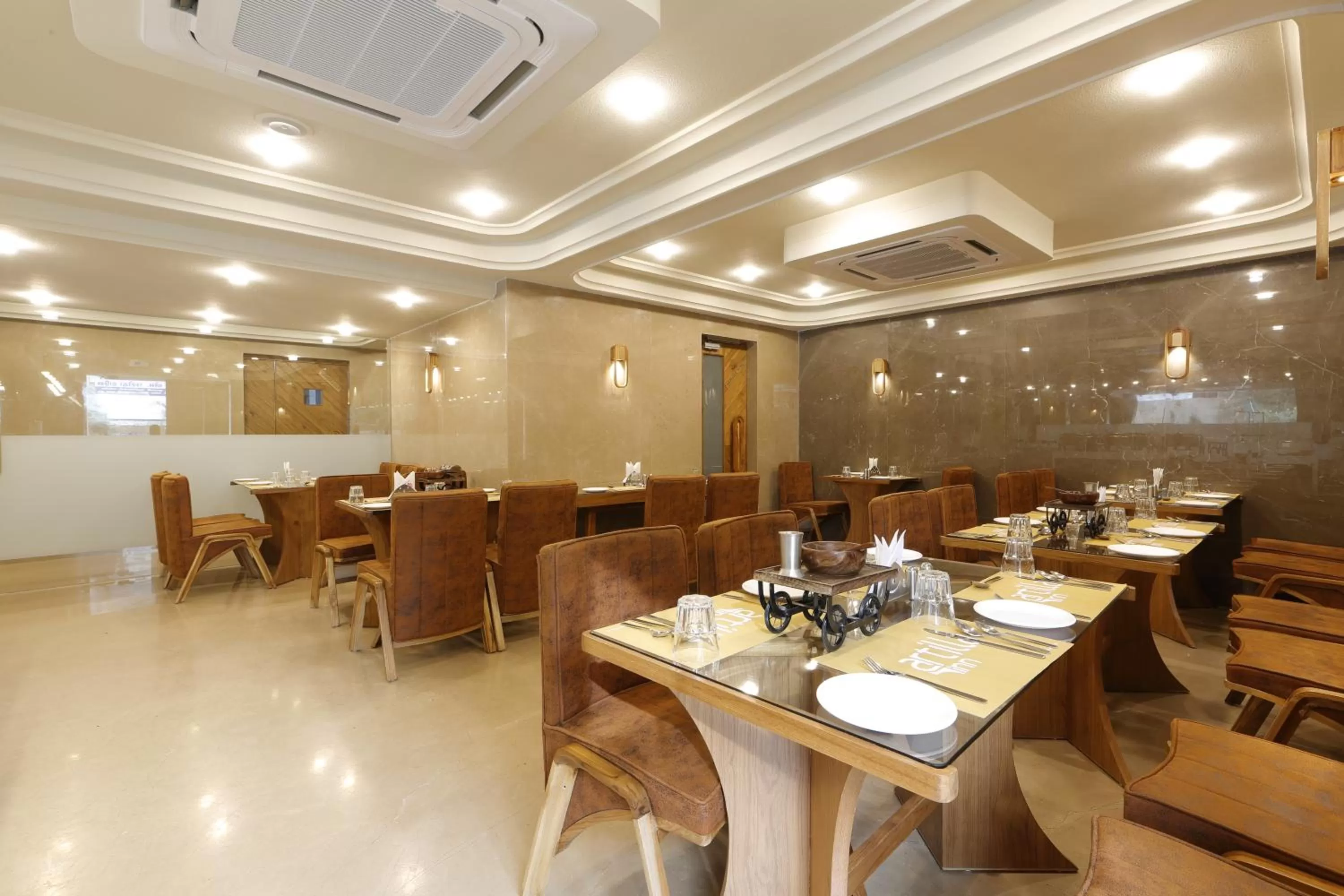 Restaurant/places to eat in Artilla Inn