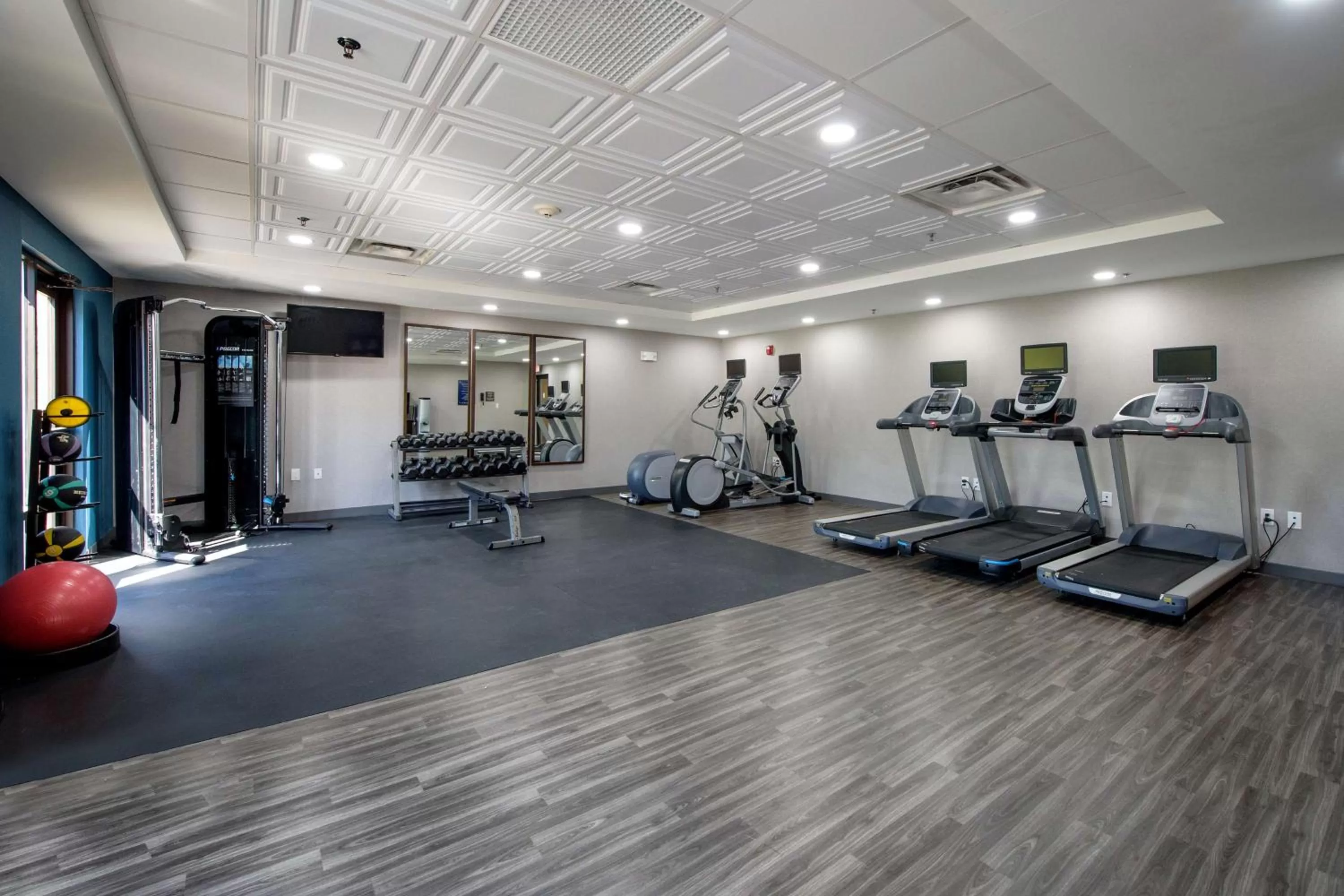 Fitness centre/facilities in Hampton Inn Fayetteville