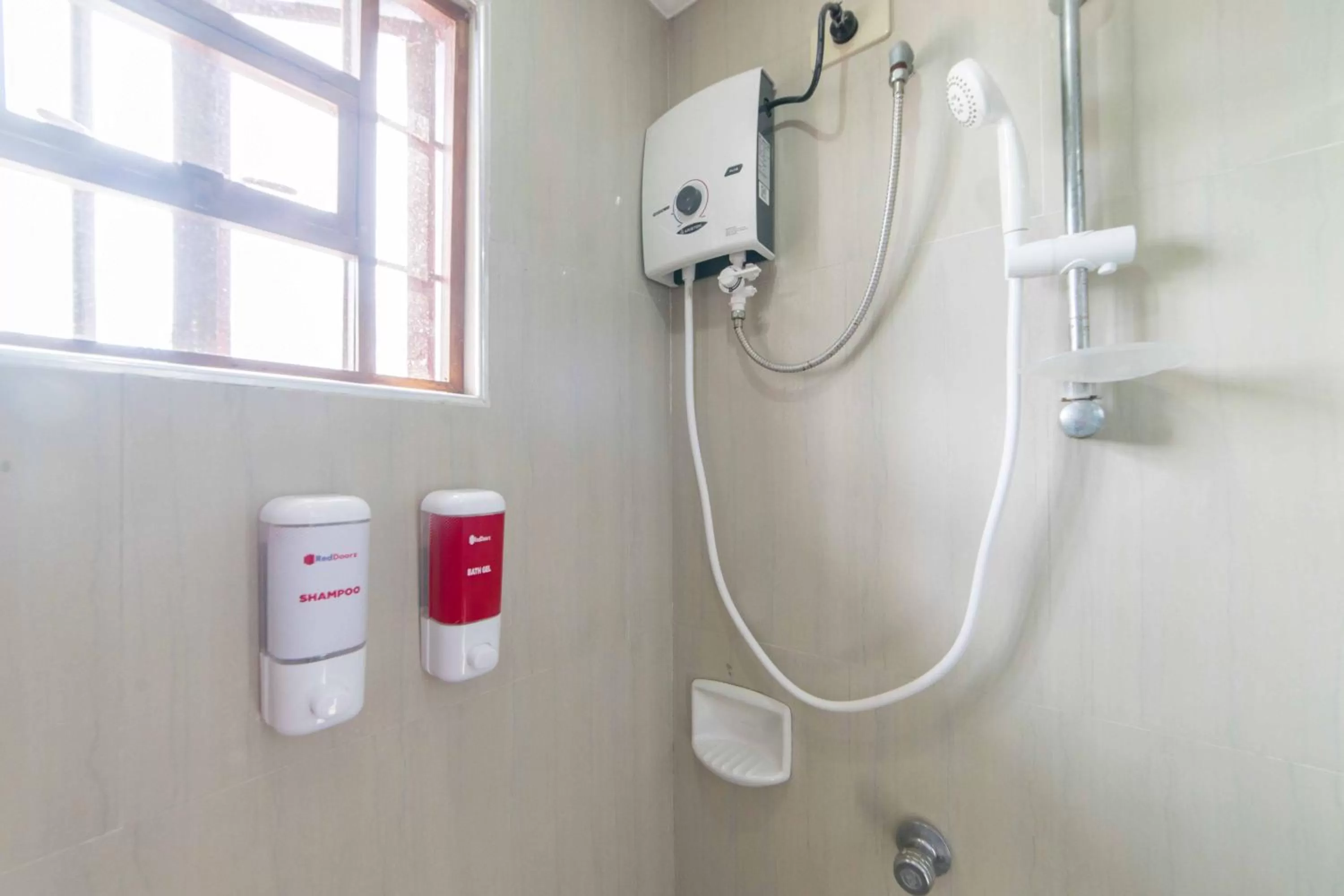 Shower in RedDoorz Plus @ Starhomes Olivianville