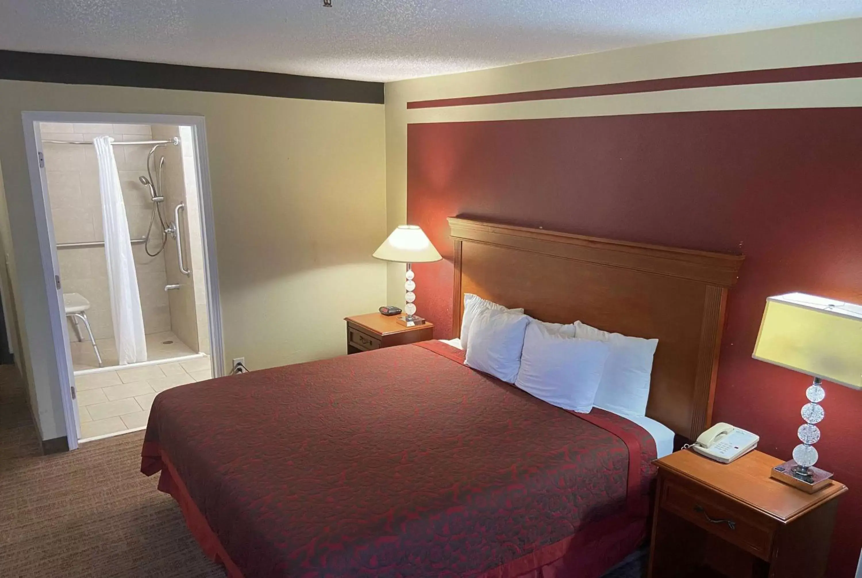 Photo of the whole room, Bed in Days Inn by Wyndham Shawnee