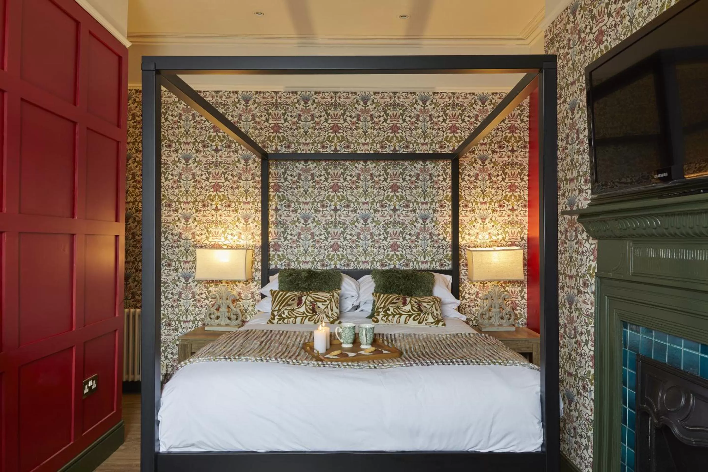 Bedroom, Bed in 81 Promenade Cheltenham