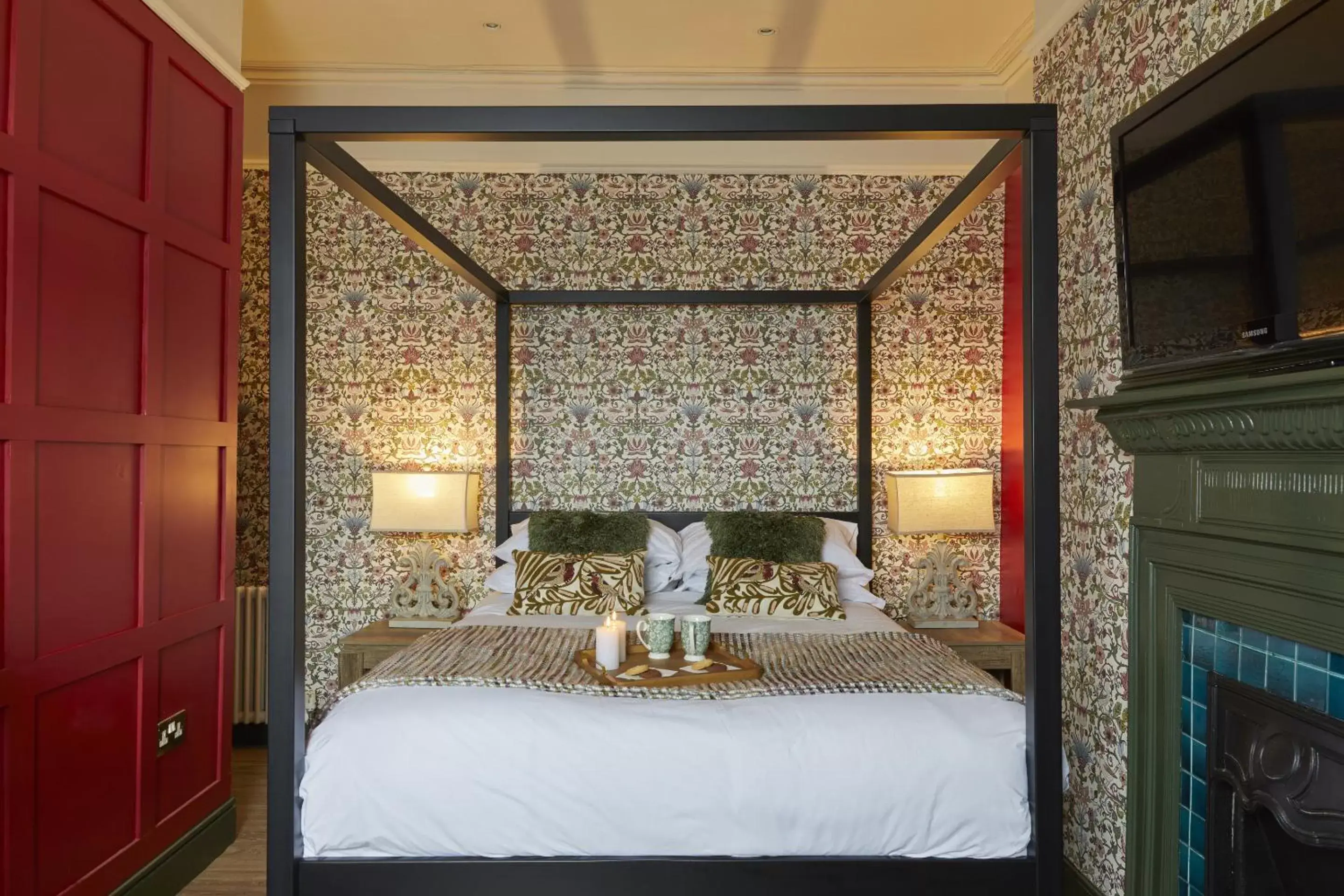 Bedroom, Bed in 81 Promenade Cheltenham