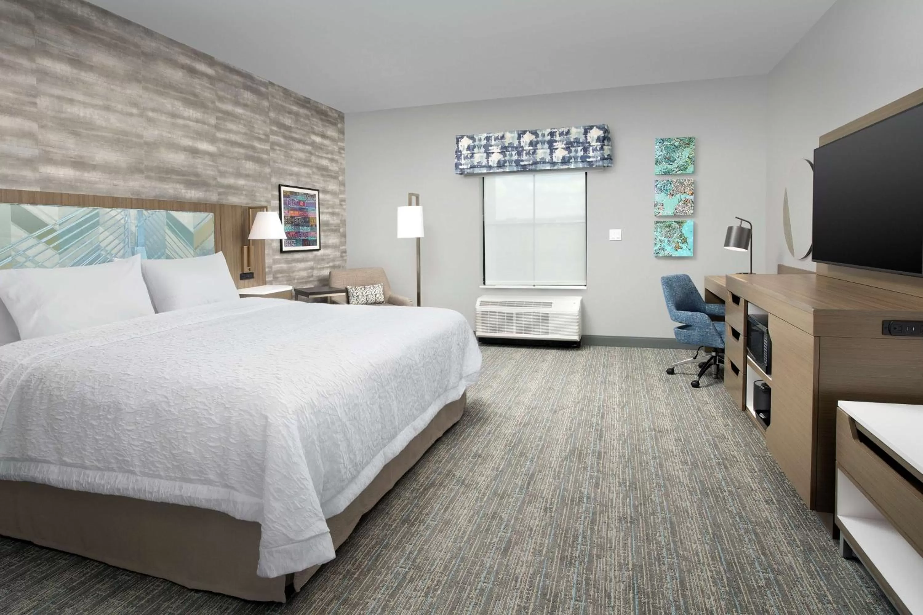 Bedroom, Bed in Hampton Inn Boston Logan Airport Chelsea