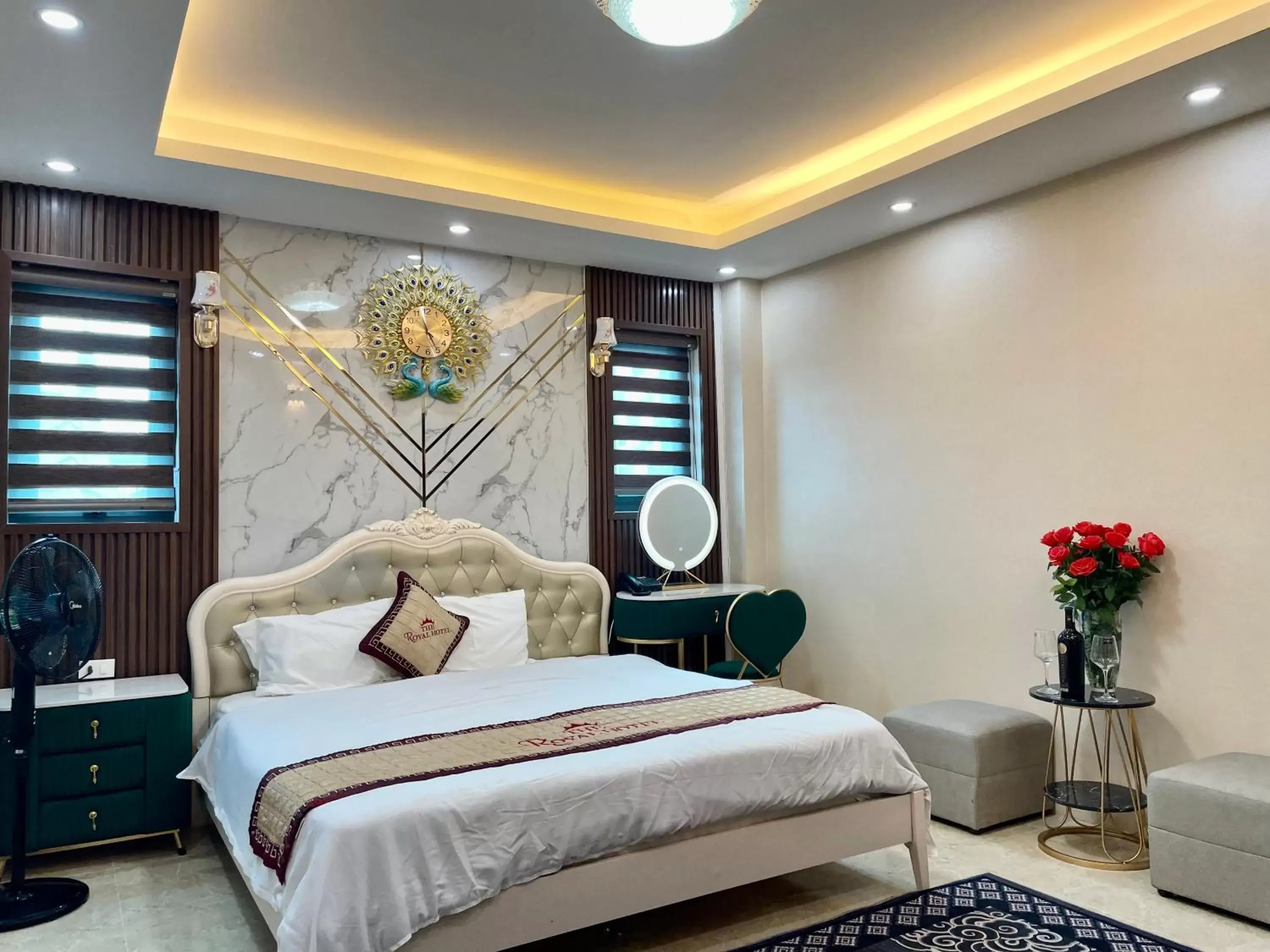 Bed in The Royal Hotel Near West Lake Bed in The Royal Hotel Near West Lake