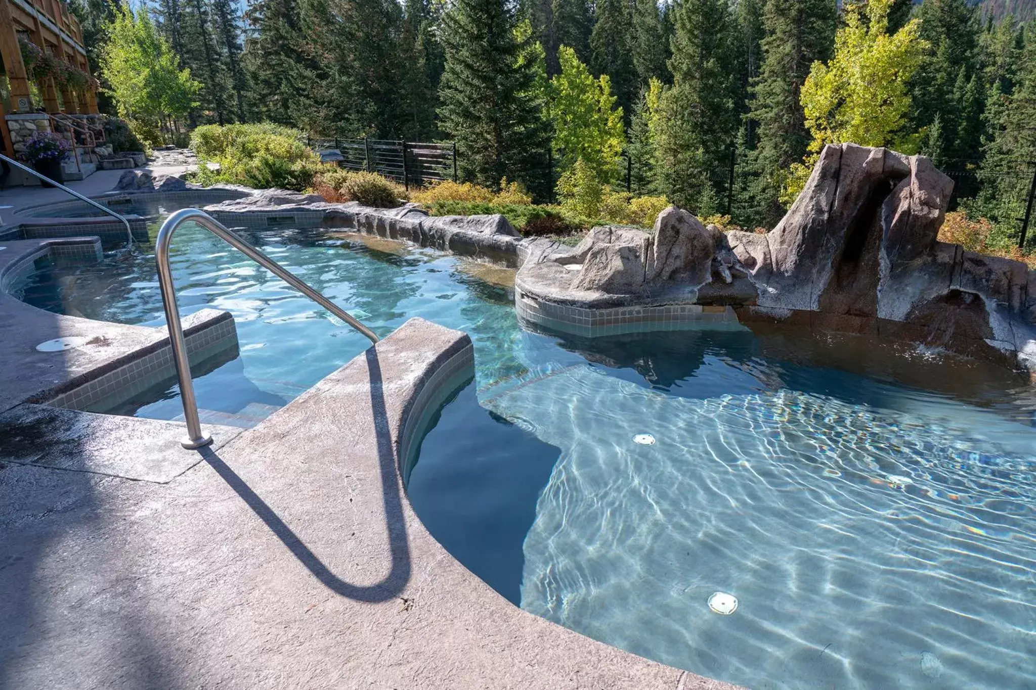 Hot Tub, Swimming Pool in The Hidden Ridge Resort