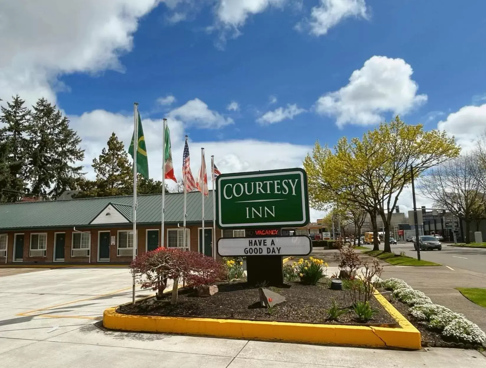 Logo/Certificate/Sign in Courtesy Inn Downtown Eugene