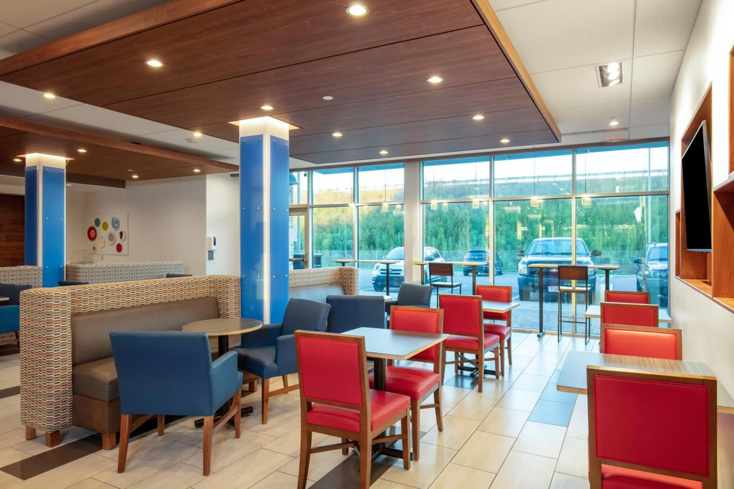 Breakfast, Restaurant/Places to Eat in Holiday Inn Express & Suites - Beloit, an IHG Hotel