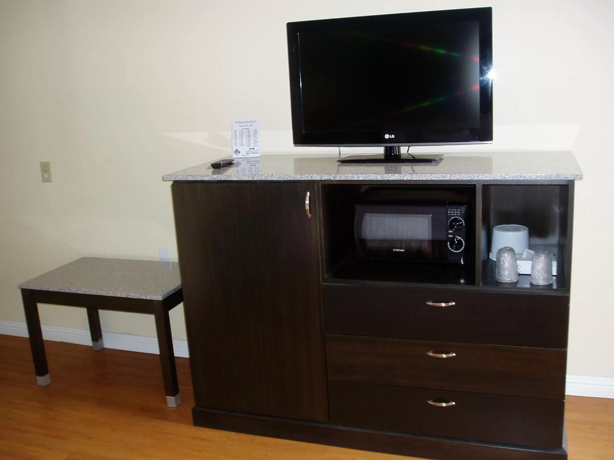 TV and multimedia in Rockview Inn and Suites