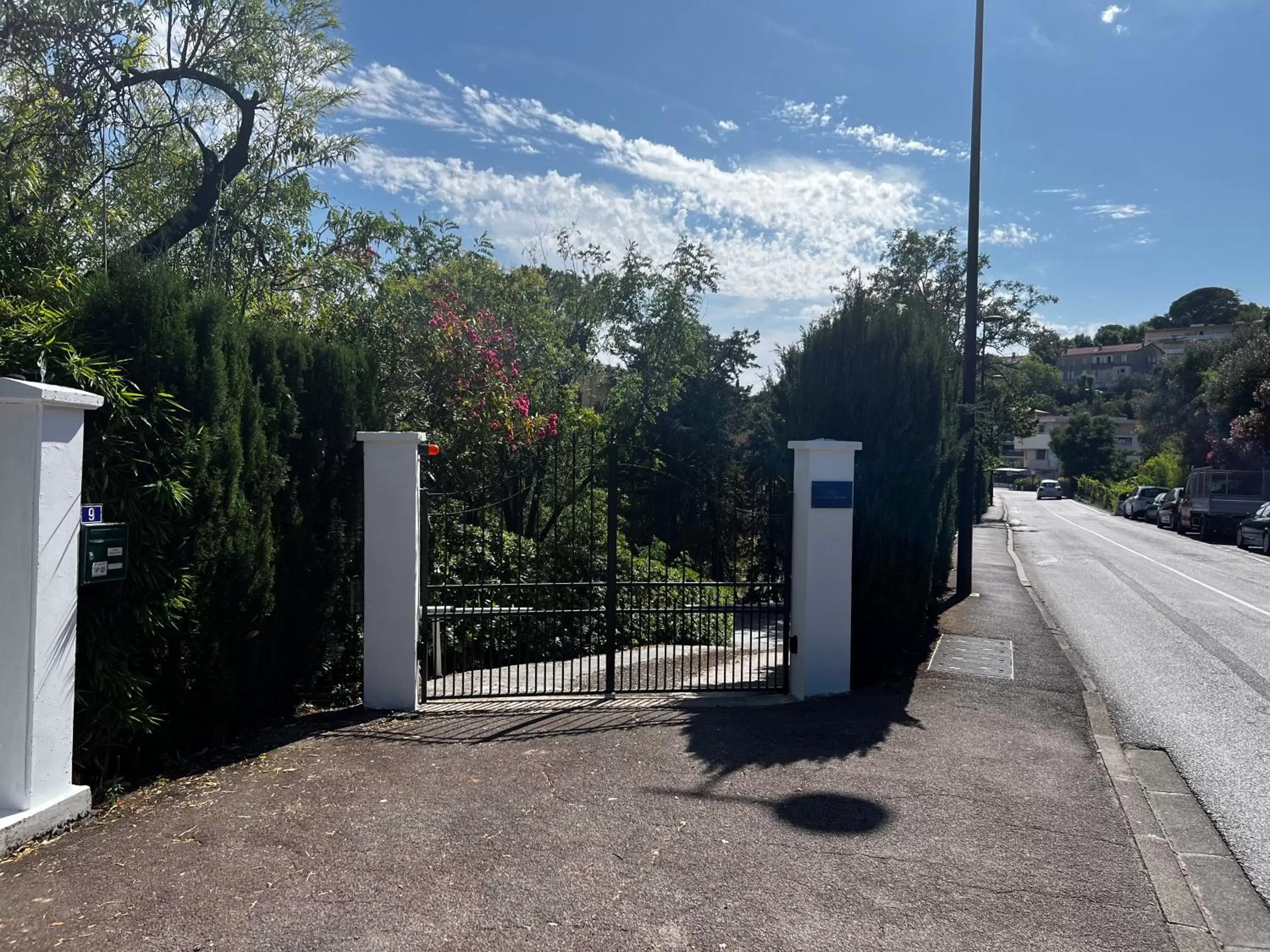 Property building in les petites terrasses