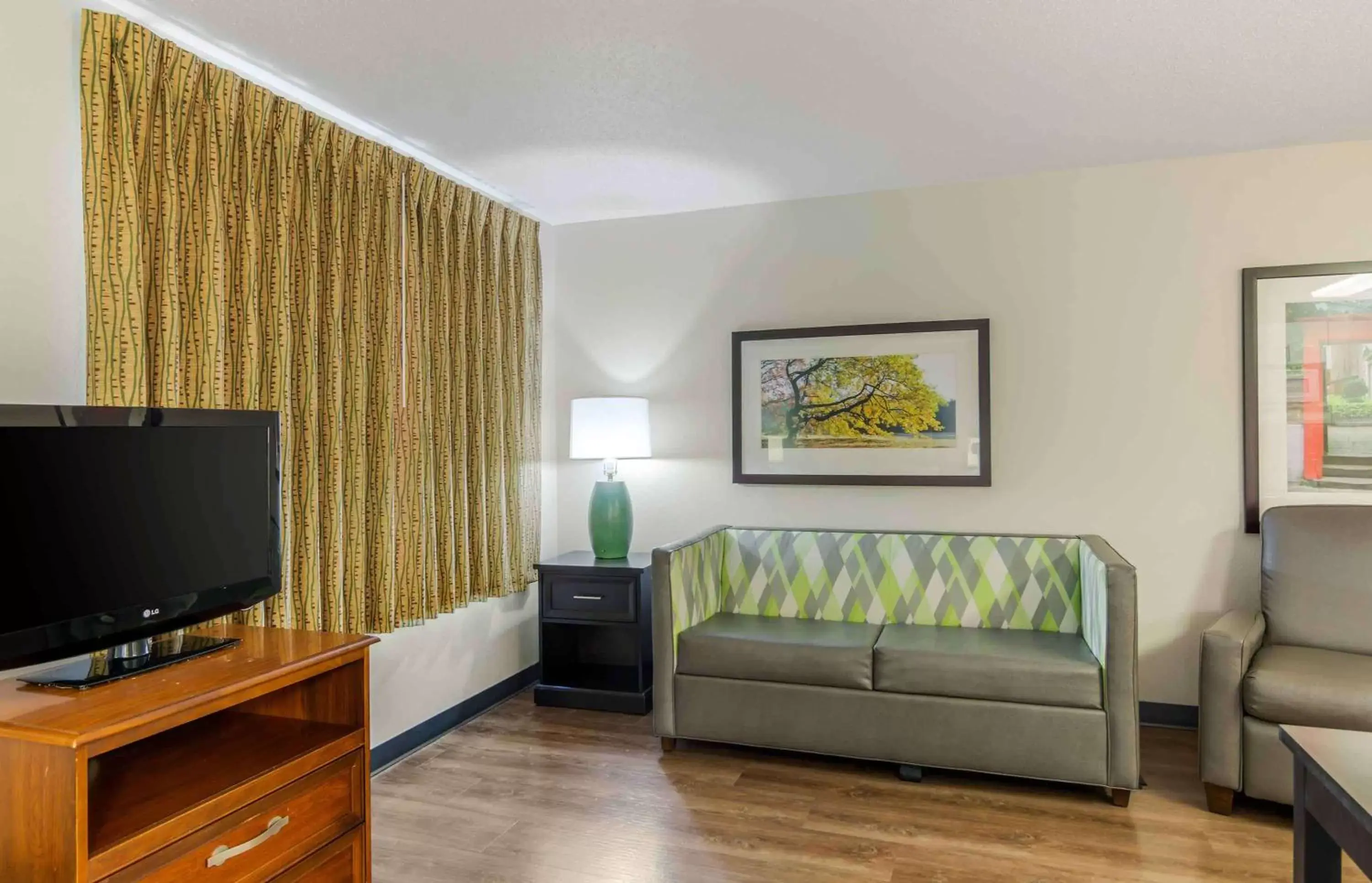 Bedroom, Seating Area in Extended Stay America Suites - Richmond - W Broad Street - Glenside - North