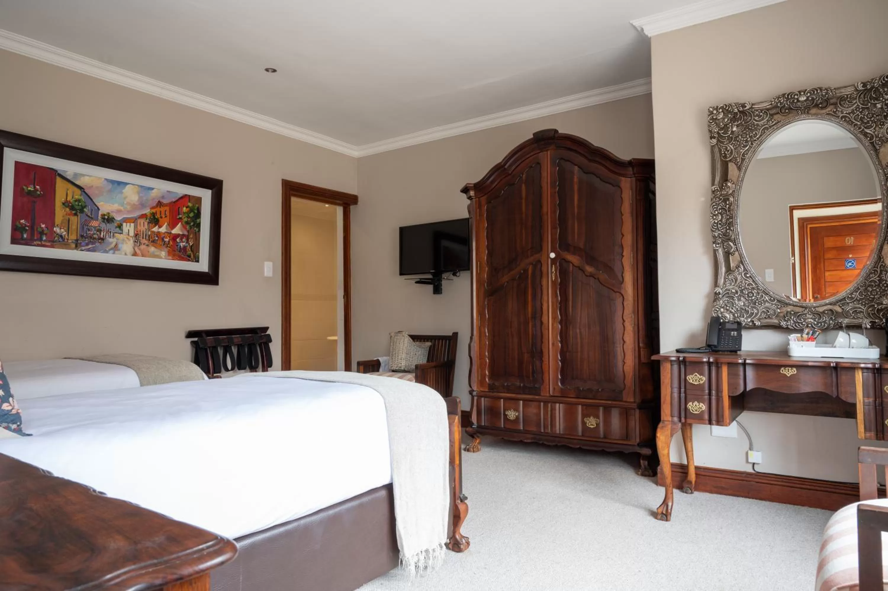 wardrobe, Bed in Issaquena Heights Boutique Hotel