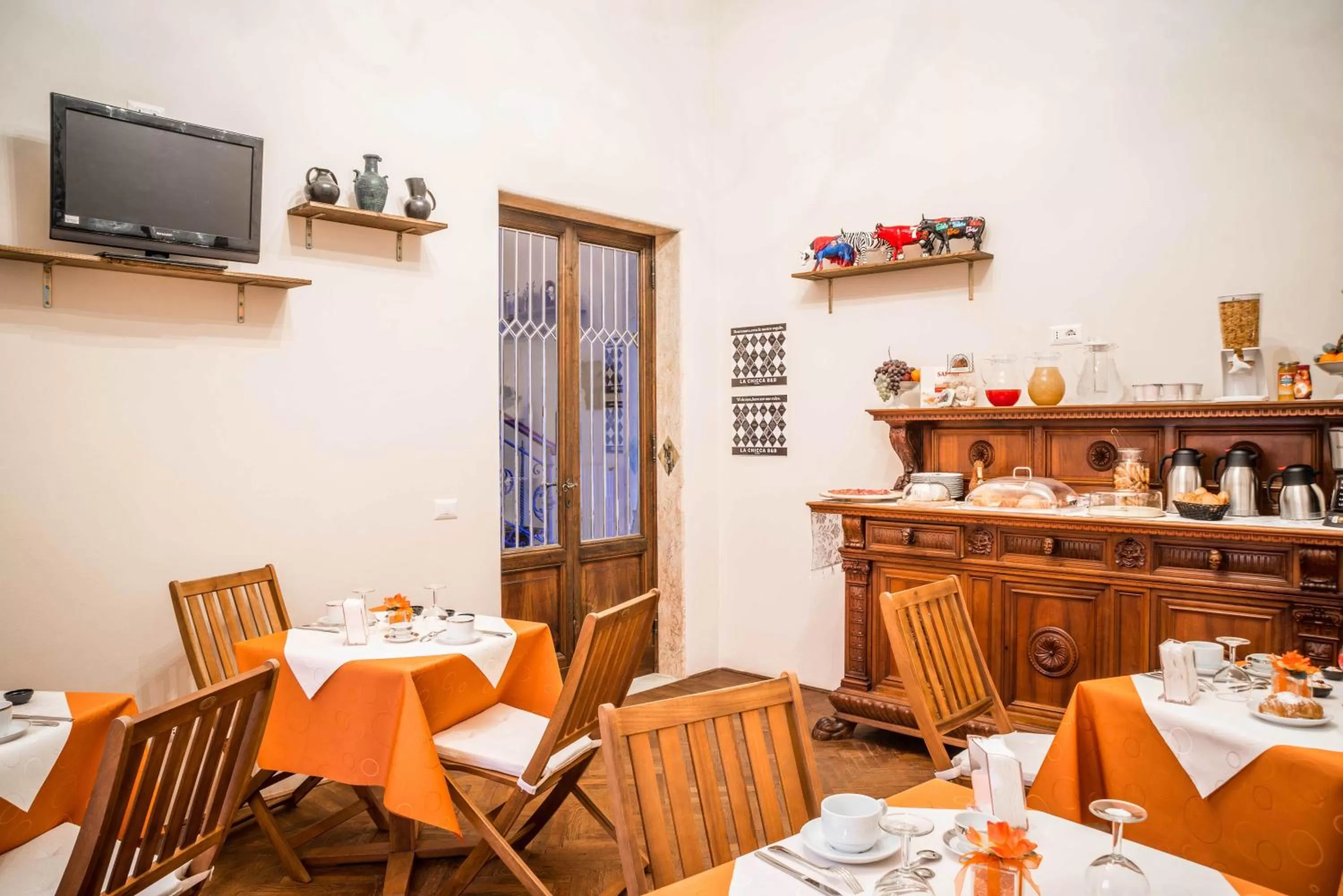 Restaurant/places to eat in La Chicca B&B Siena