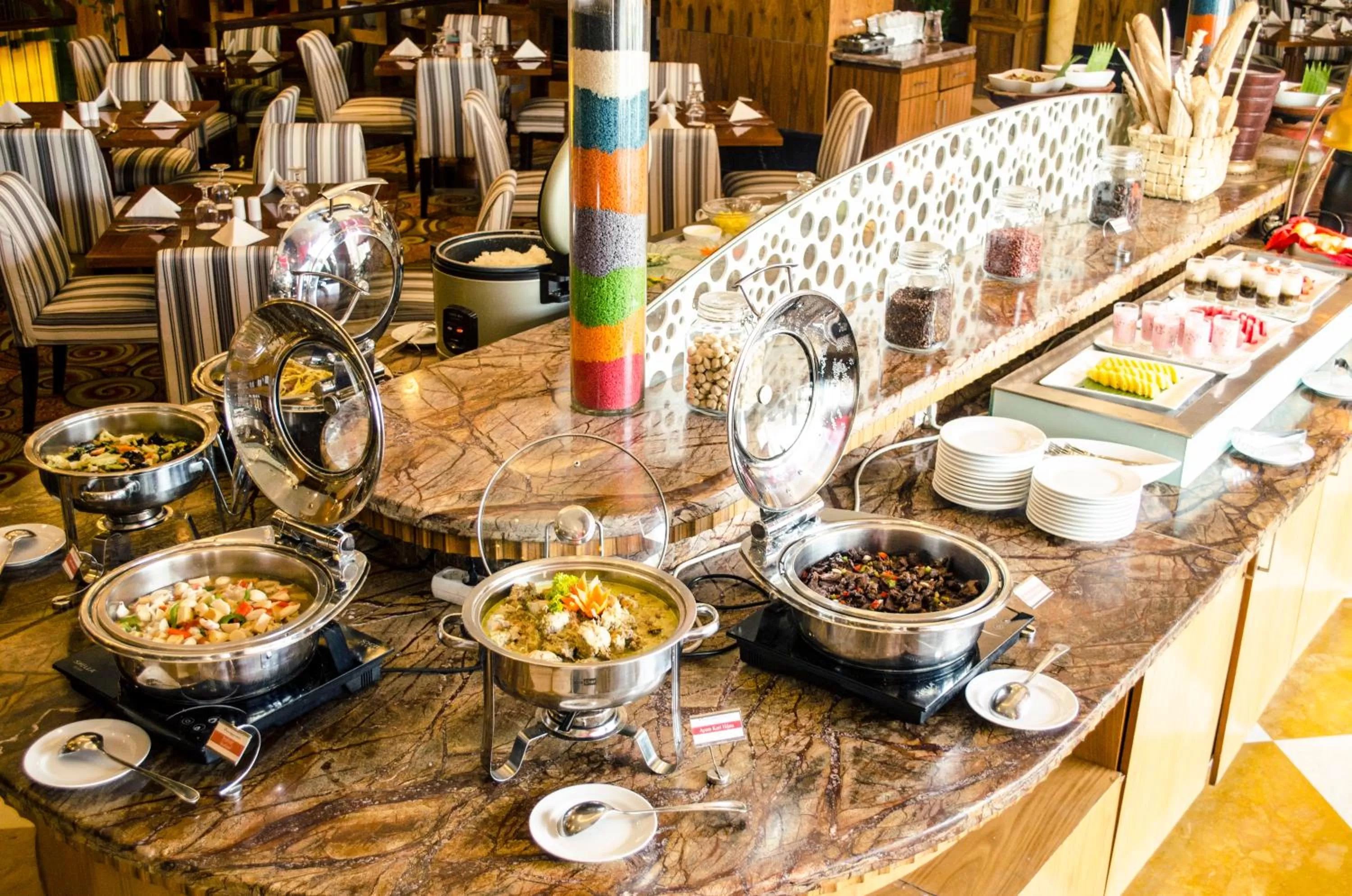 Food and drinks in Swiss-Belhotel Maleosan Manado