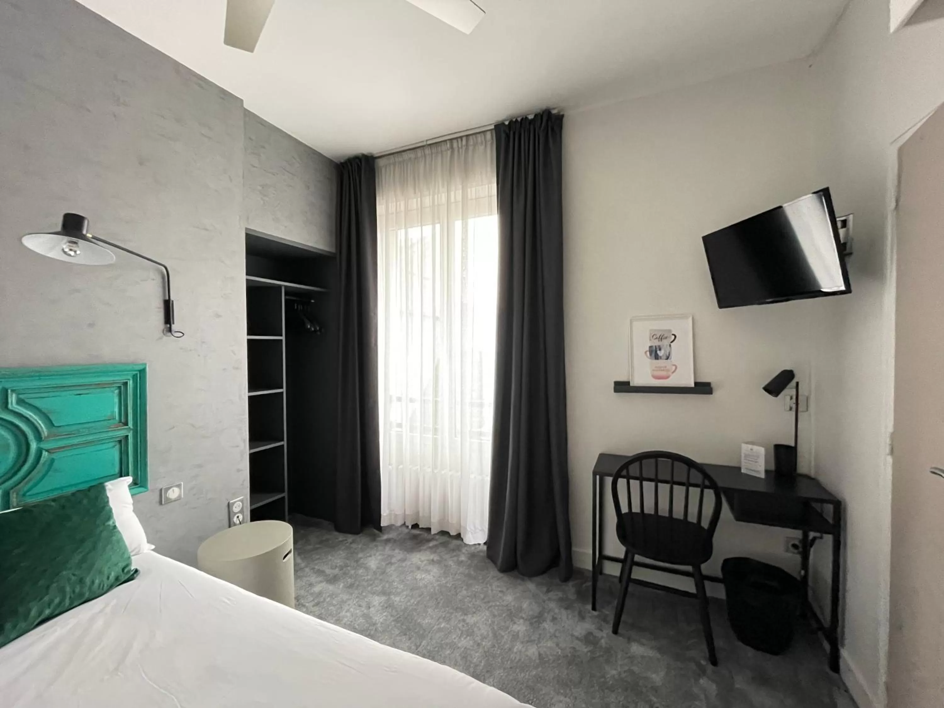 Bedroom, Bed in Urban Jungle Hôtel Orleans