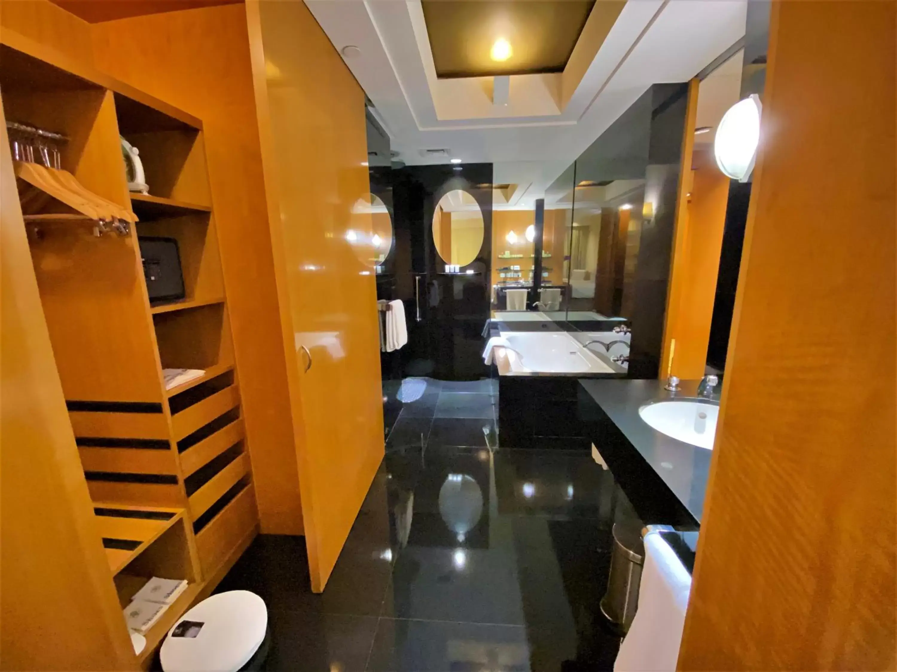 Bathroom, Kitchen/Kitchenette in The Grand New Delhi