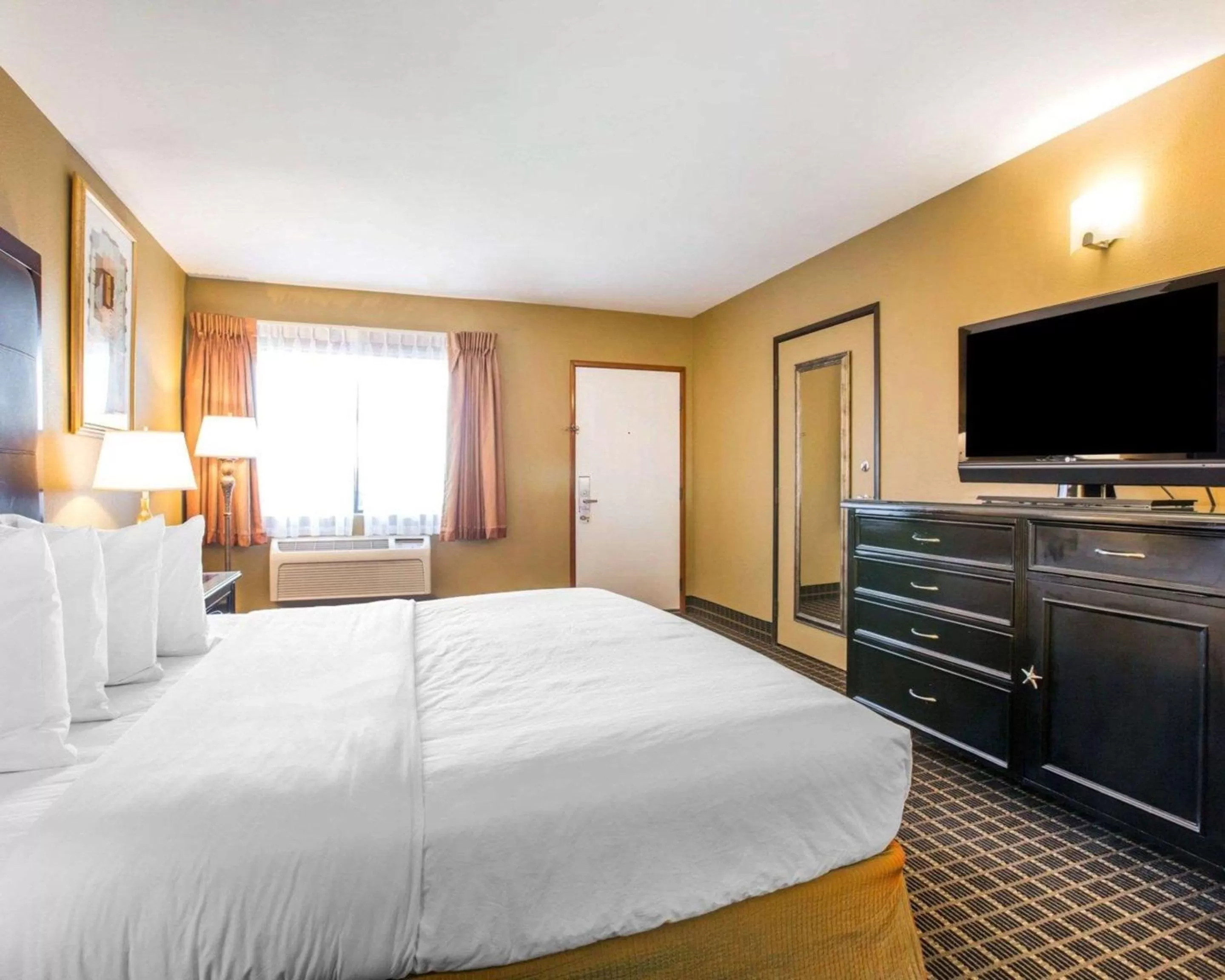 King Room - Smoking  in Quality Inn & Suites Westminster - Seal Beach Westminster