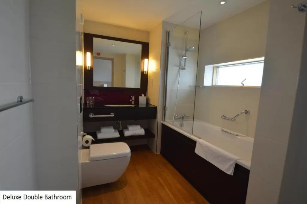 Bathroom in Lancaster Hotel