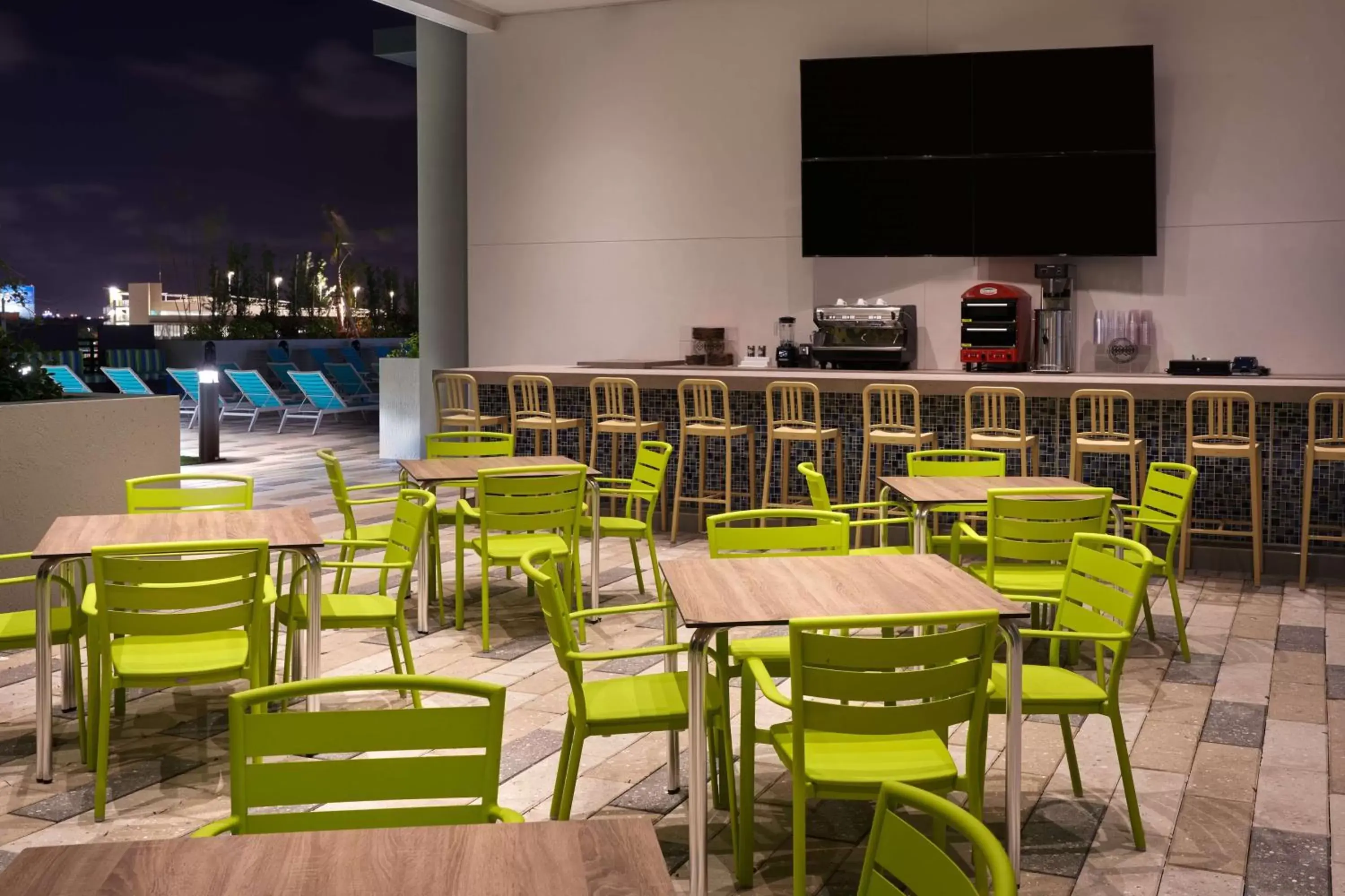 Lounge or bar, Restaurant/Places to Eat in Home2 Suites By Hilton Ft. Lauderdale Downtown, Fl