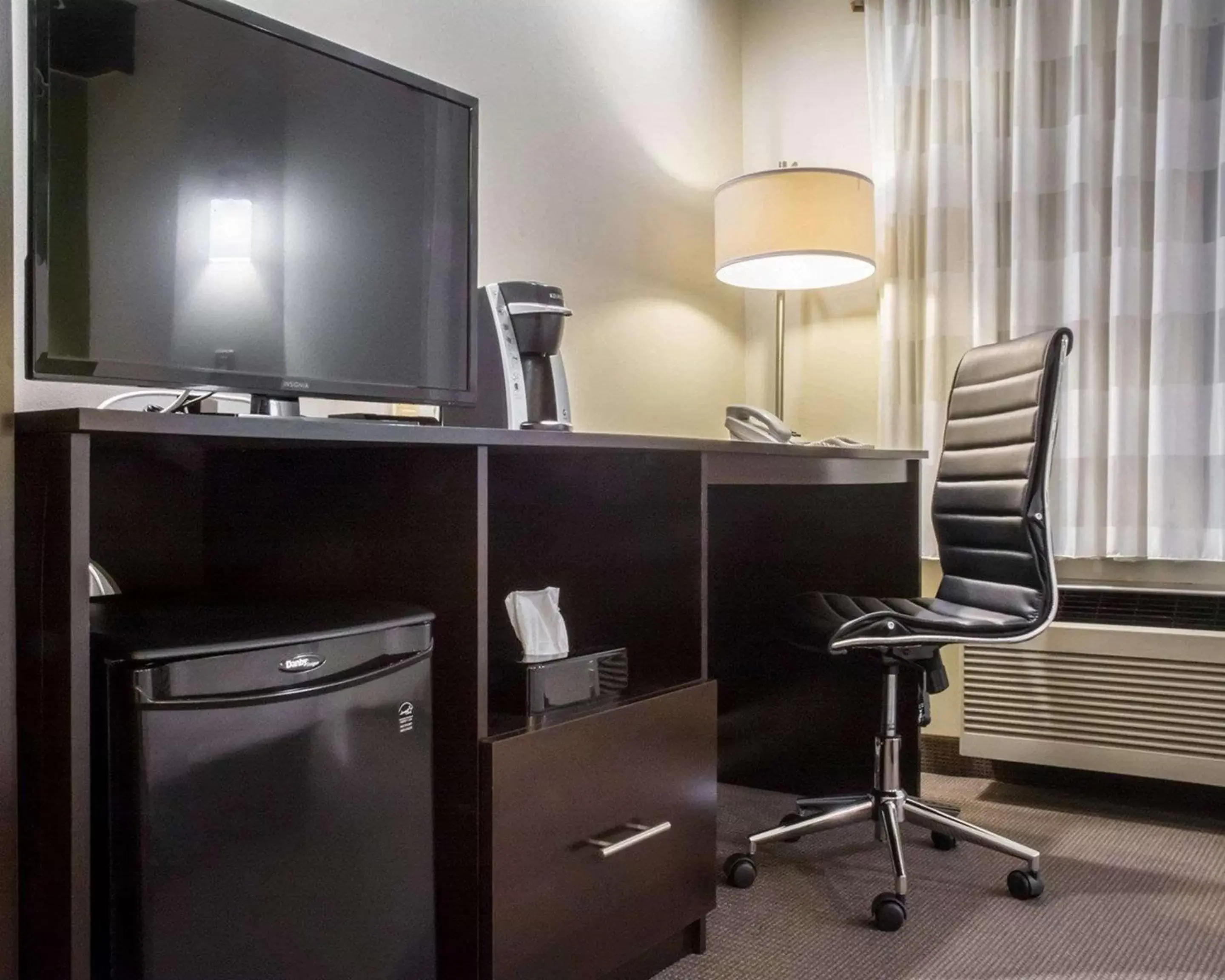 Photo of the whole room, TV/Entertainment Center in Sleep Inn Muskoka