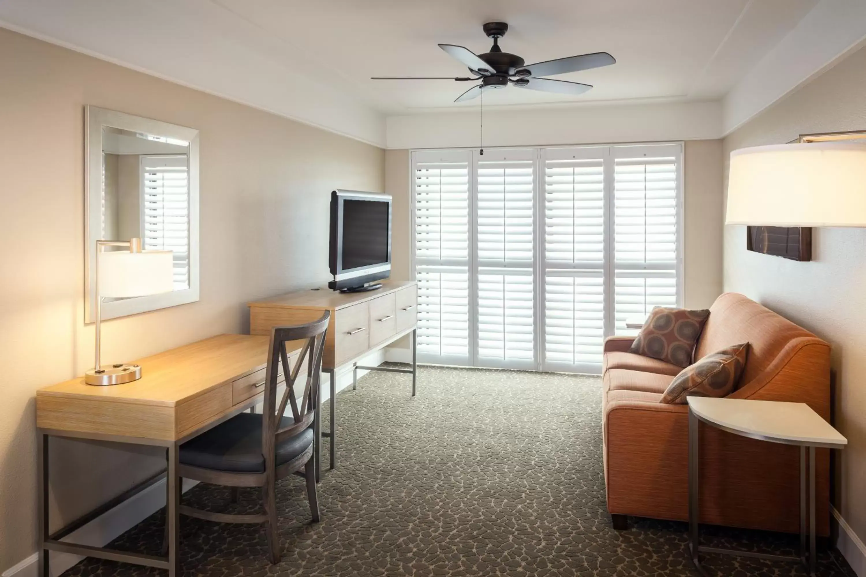 Living room in Diamond Head Inn