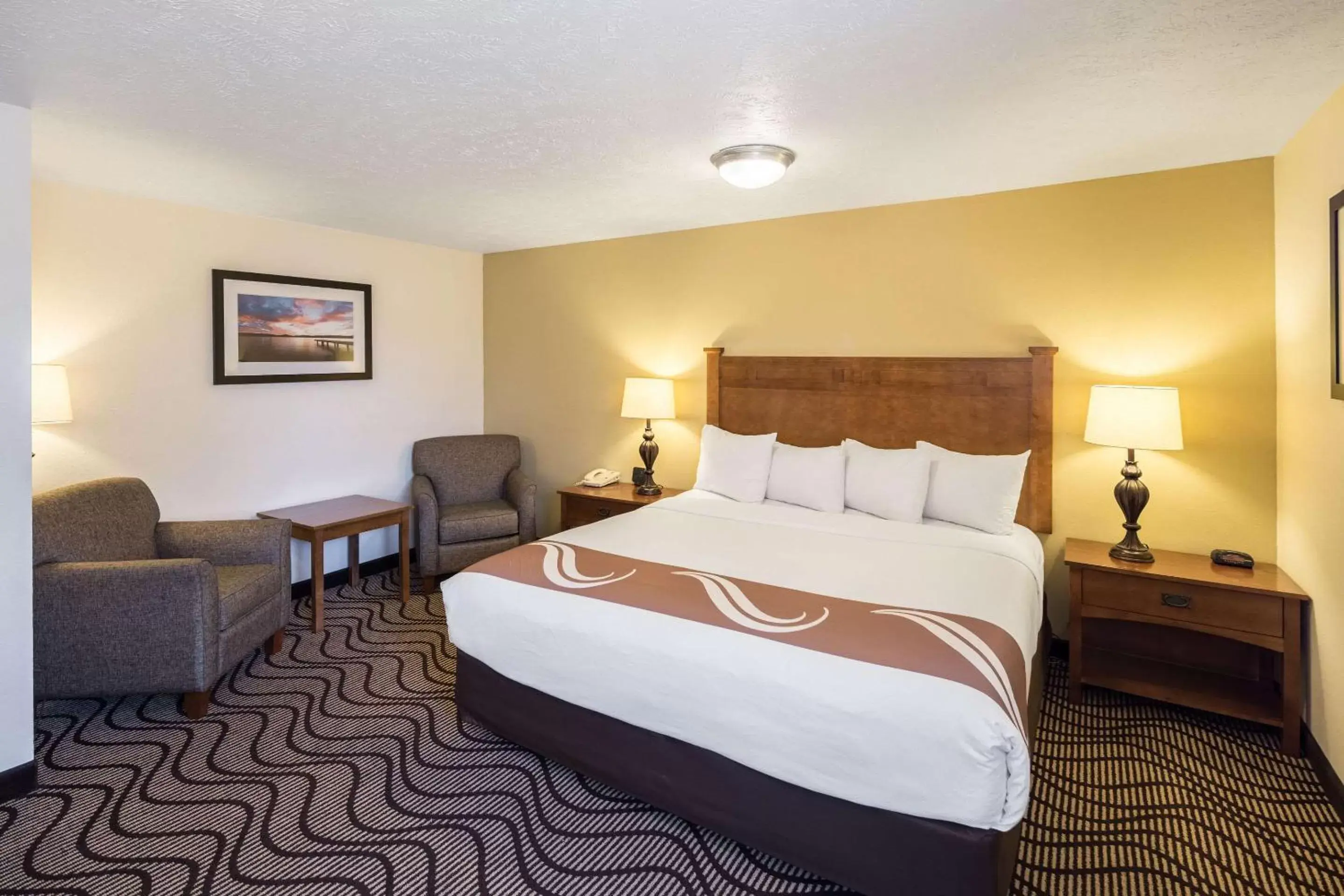 Photo of the whole room, Bed in Quality Inn & Suites Coeur d'Alene