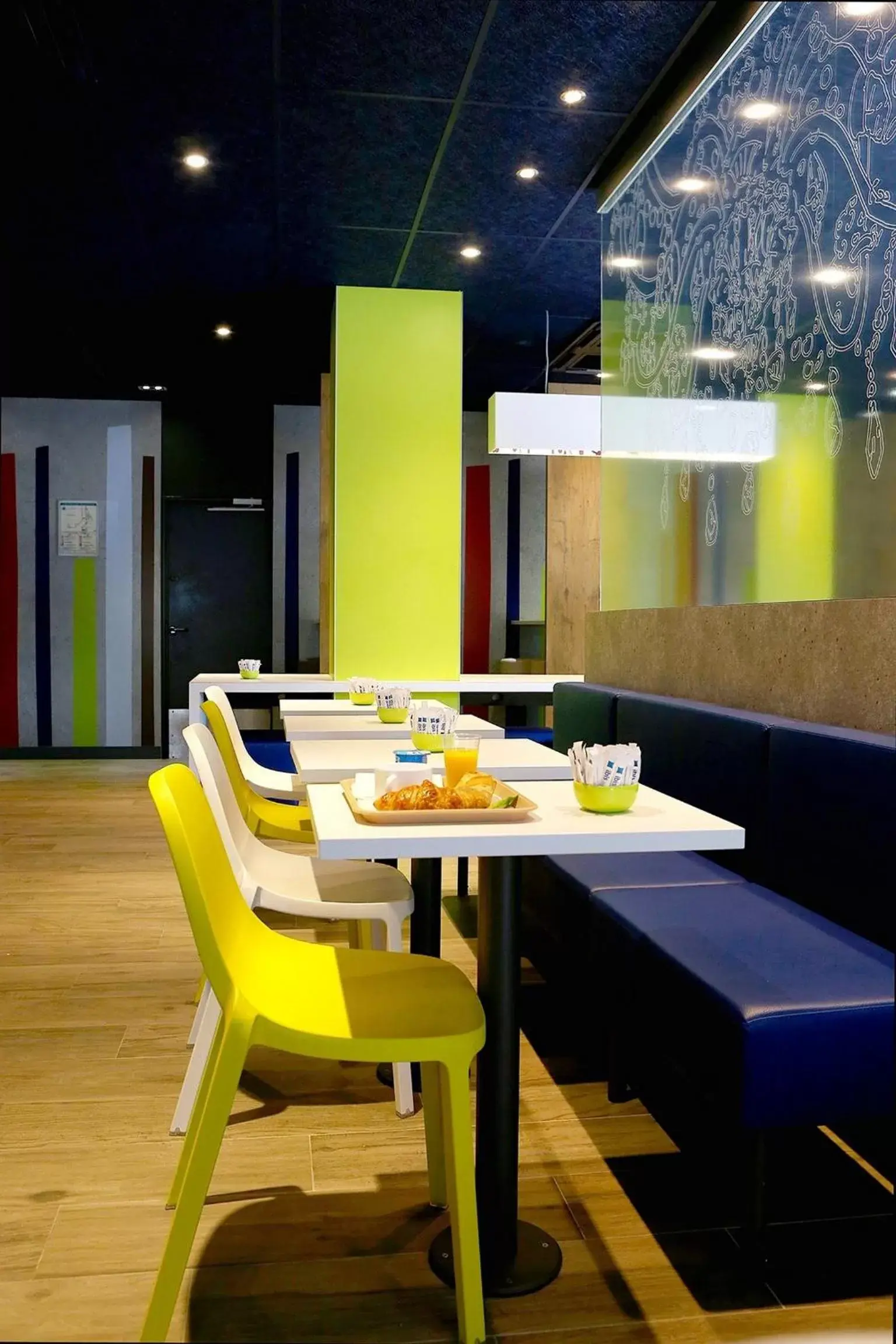 Restaurant/places to eat in Ibis Budget Toulon Centre