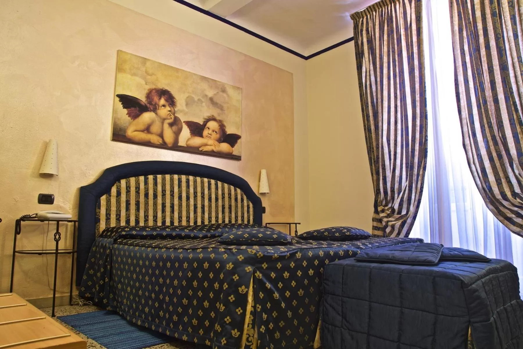 Photo of the whole room, Bed in Hotel La Luna