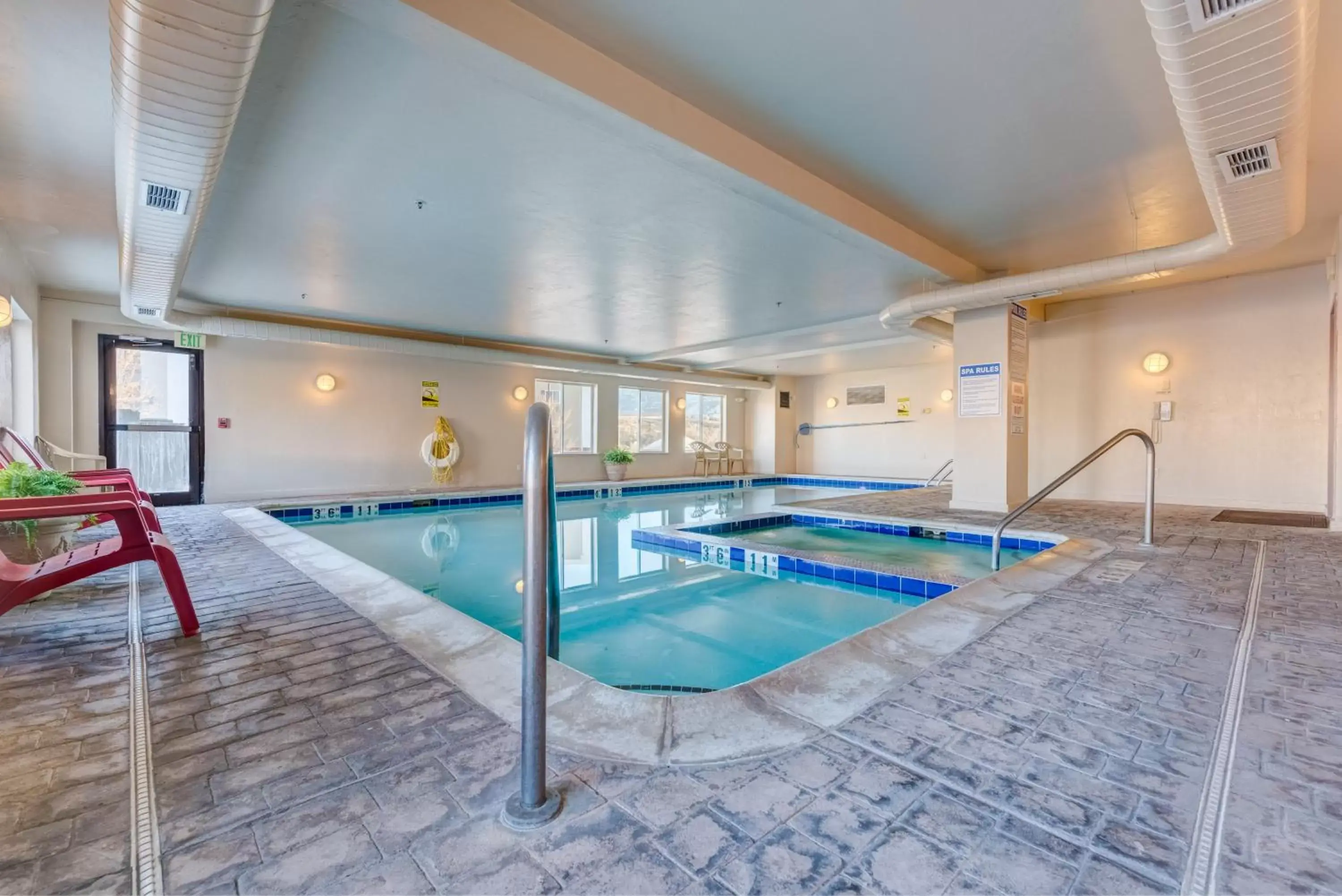 Swimming Pool in Grand River Hotel
