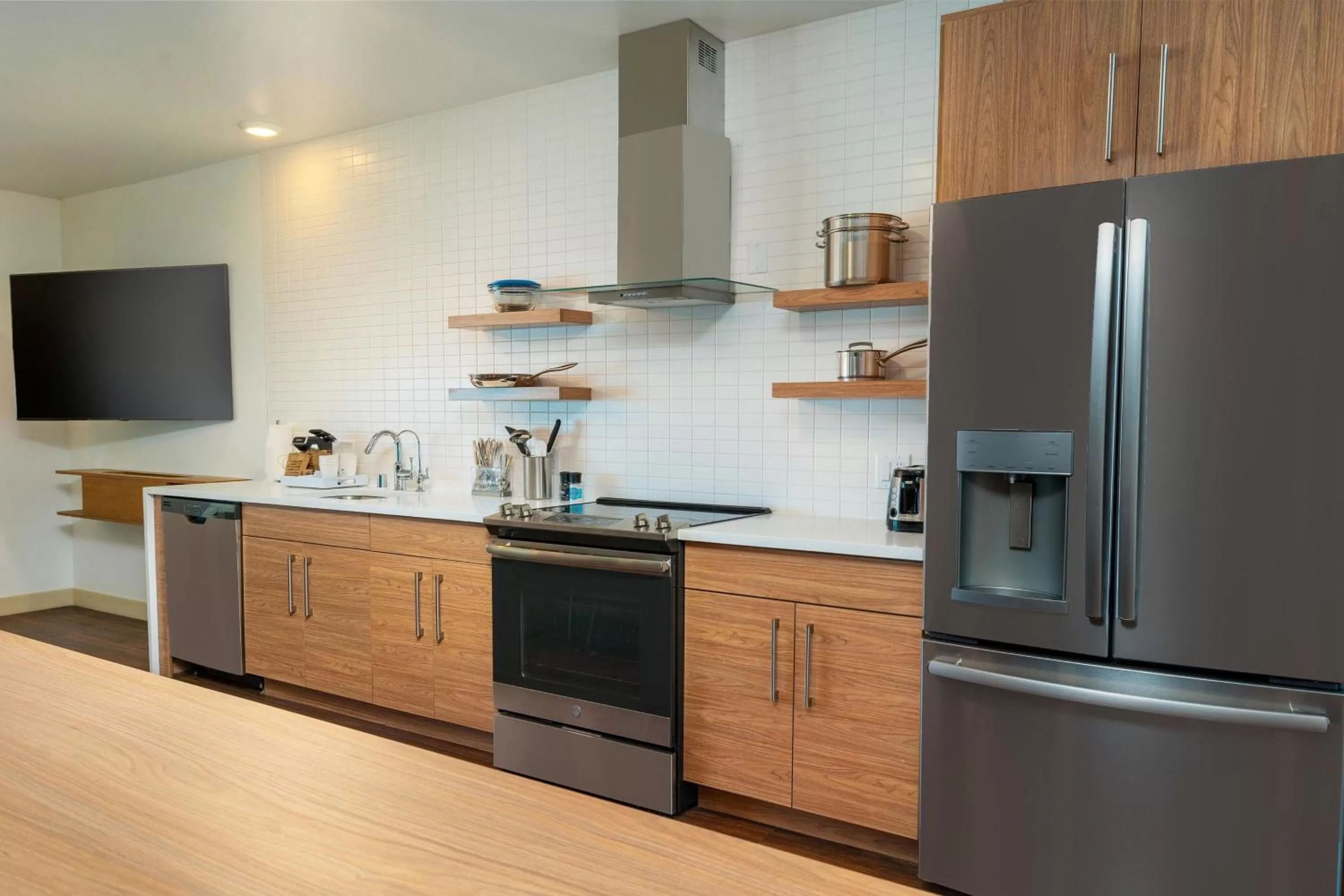 Kitchen or kitchenette in Element Sacramento Airport