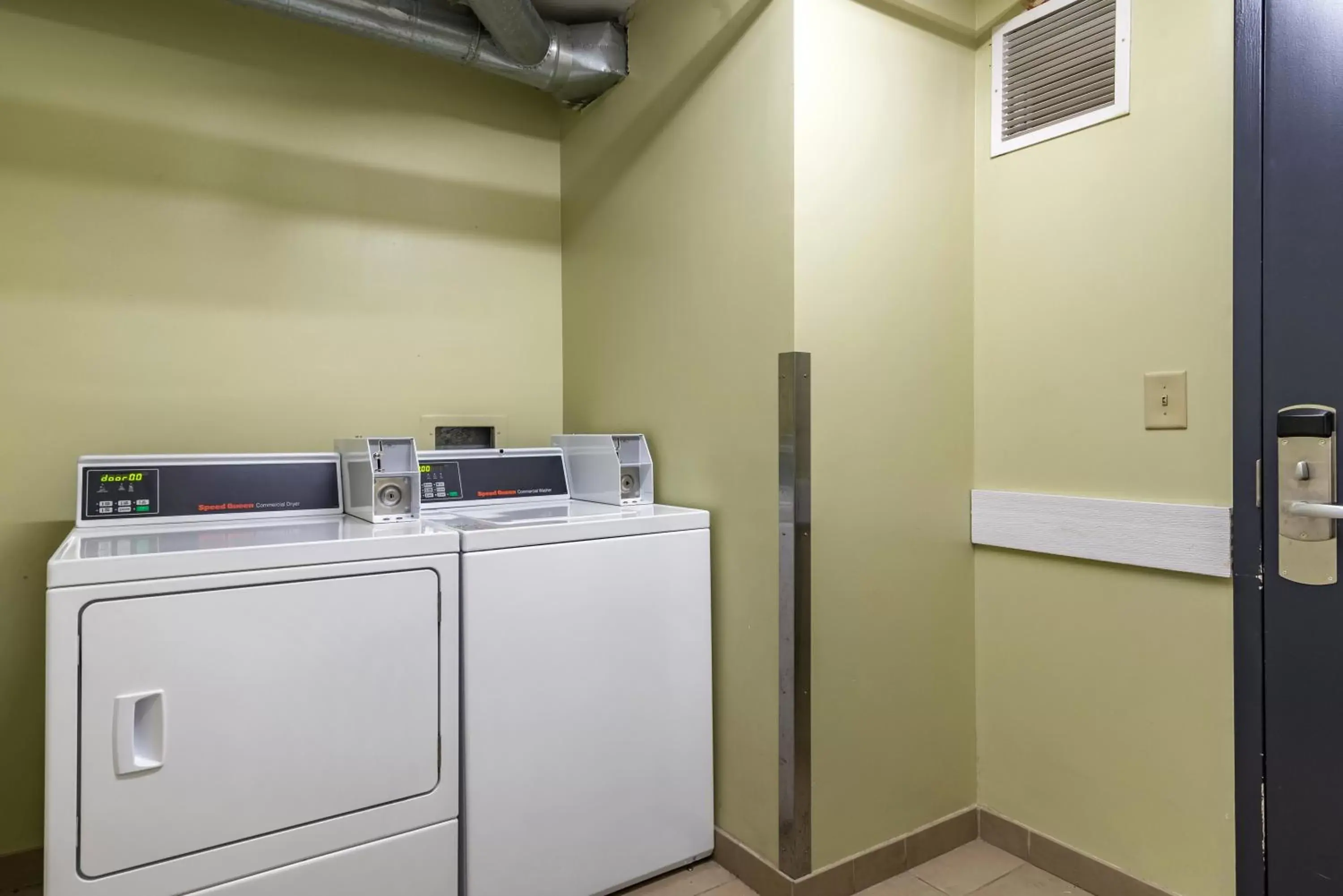 Other, Kitchen/Kitchenette in Holiday Inn Atlanta-Gas South Arena Area, an IHG Hotel