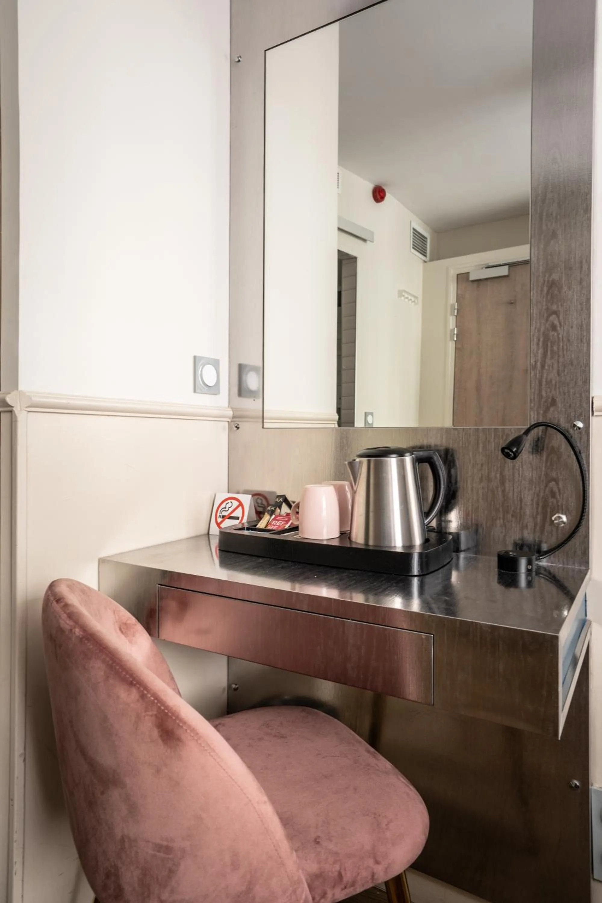 Coffee/tea facilities in District Republique