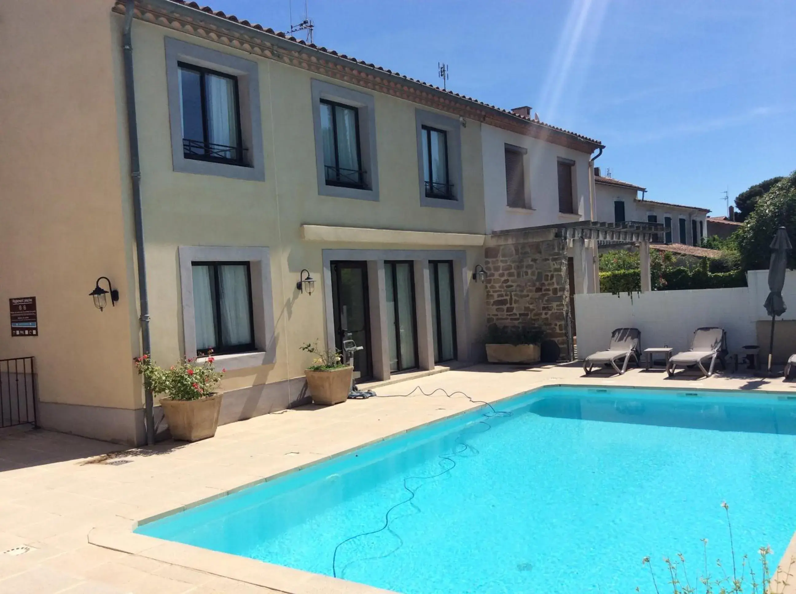 Property building, Swimming Pool in Hotel l'Aragon