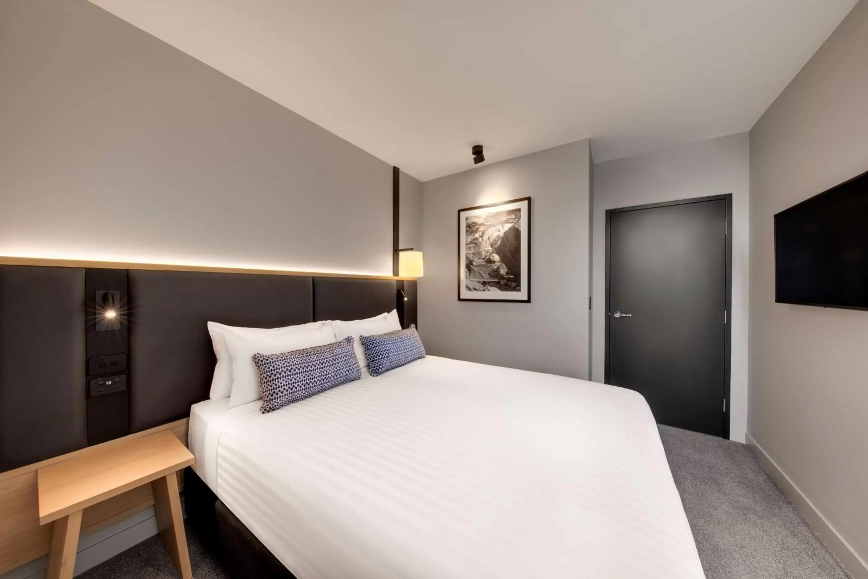 Bedroom, Bed in Vibe Hotel Hobart