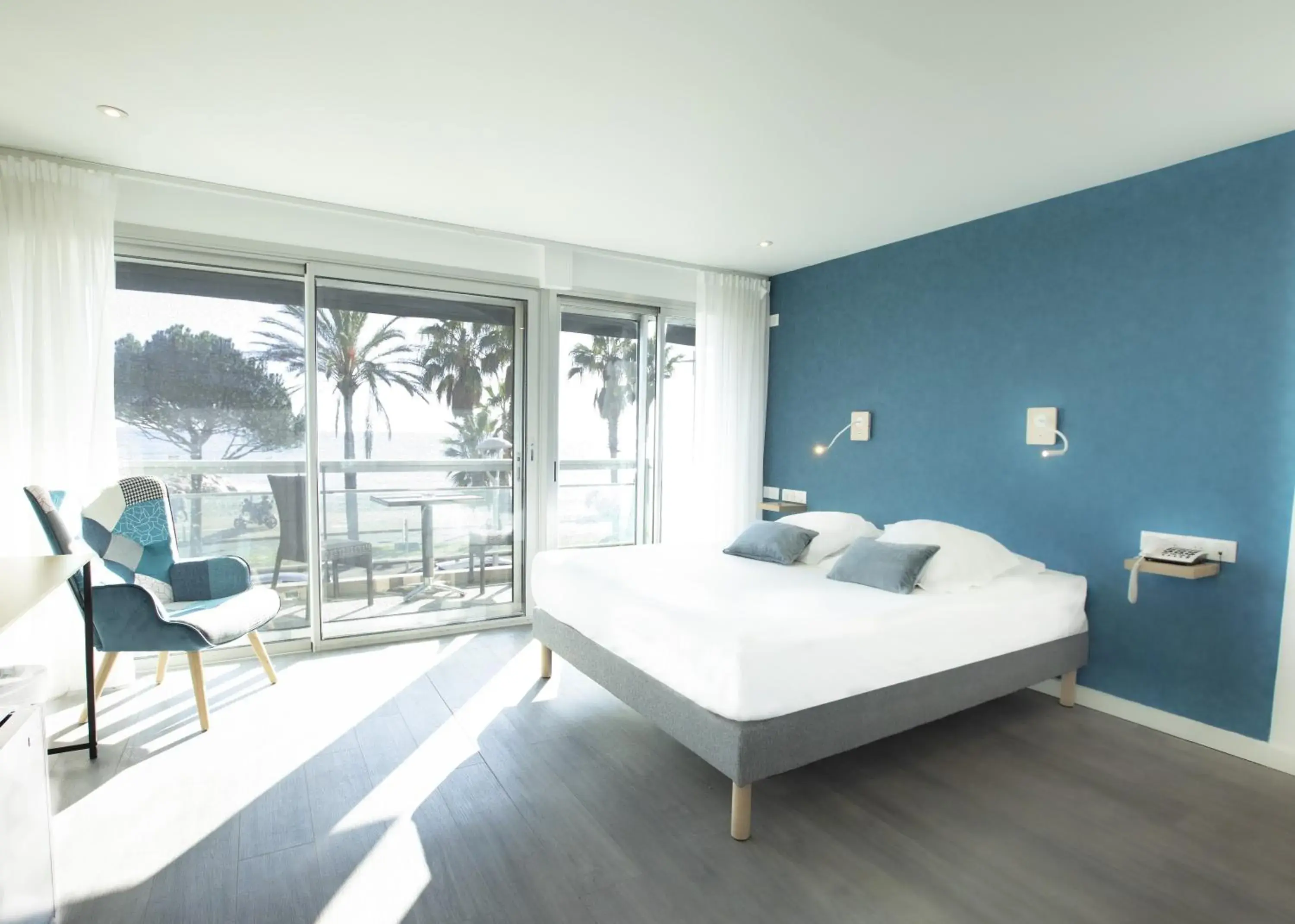 Bed in Citotel Tiercé Beach Hotel