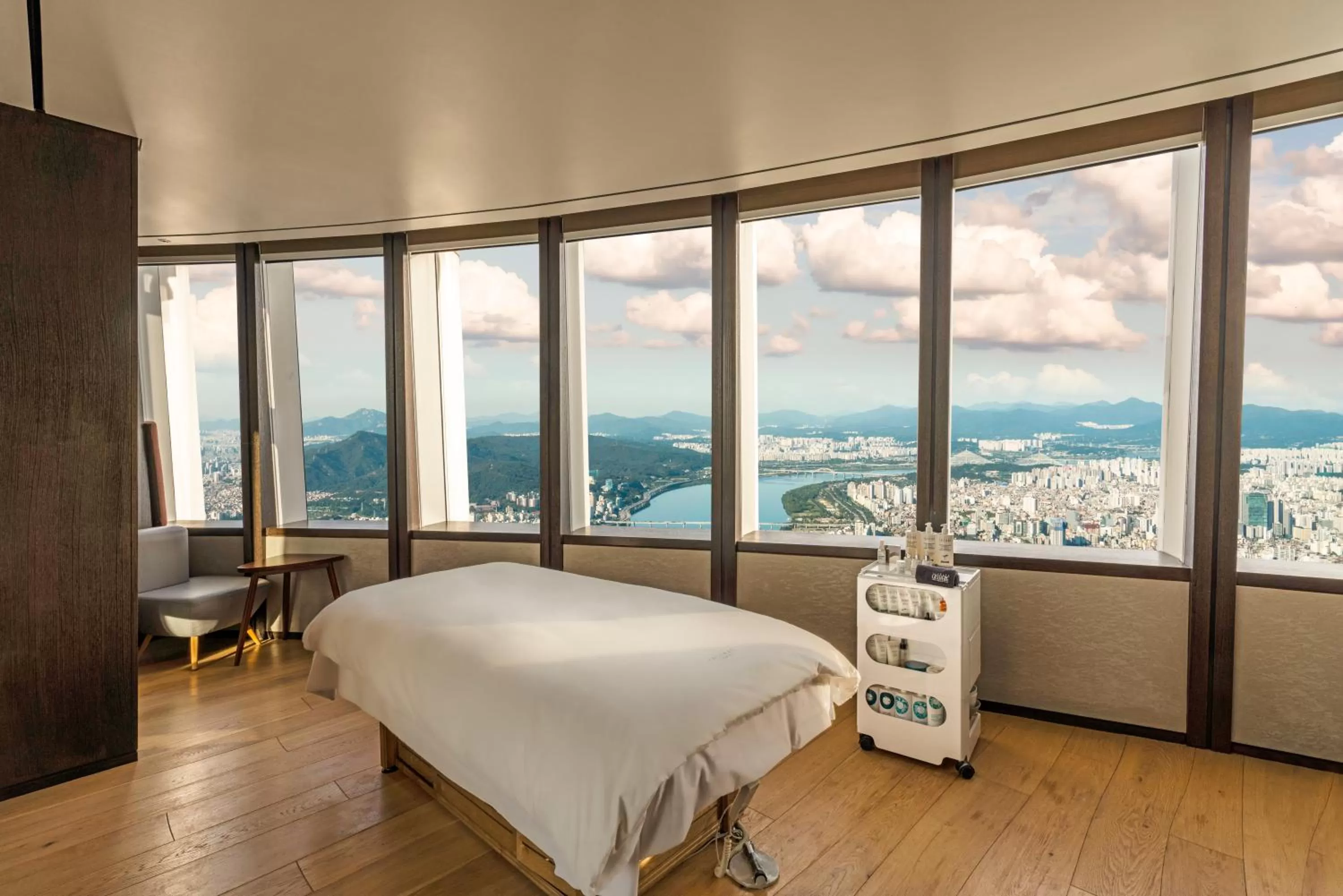 Spa and wellness centre/facilities, Bed in Signiel Seoul