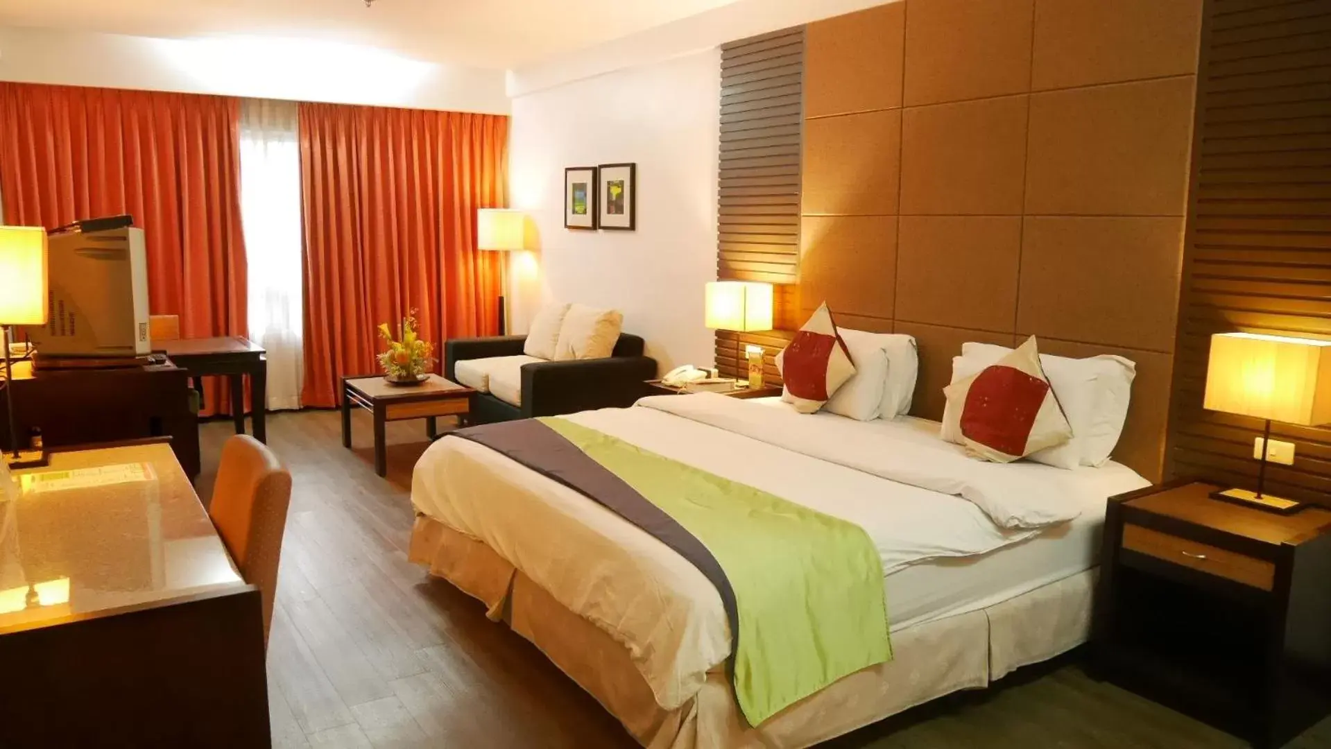 Bedroom in Circle Inn Hotel and Suites Bacolod