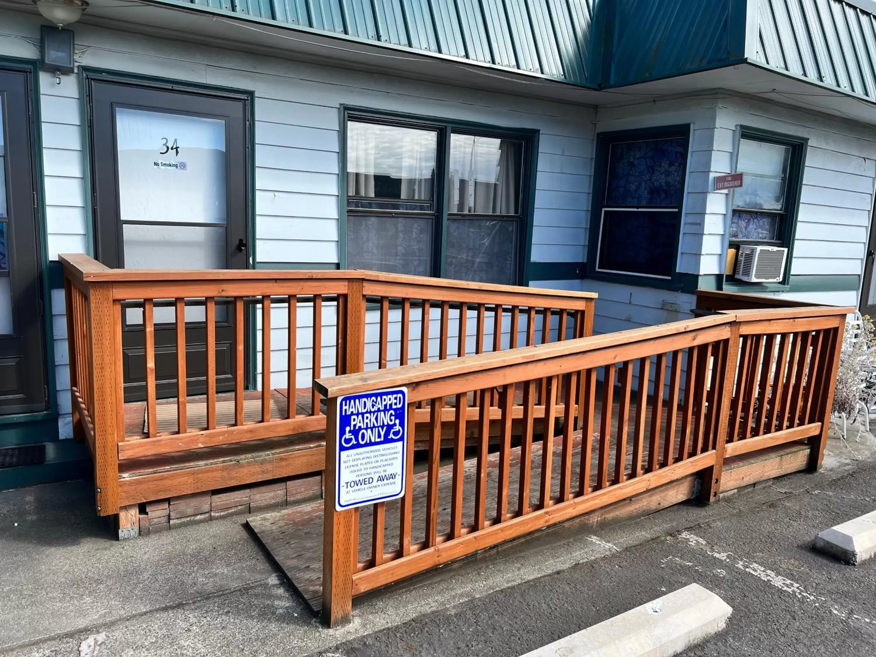 Facade/entrance in Great House Motel