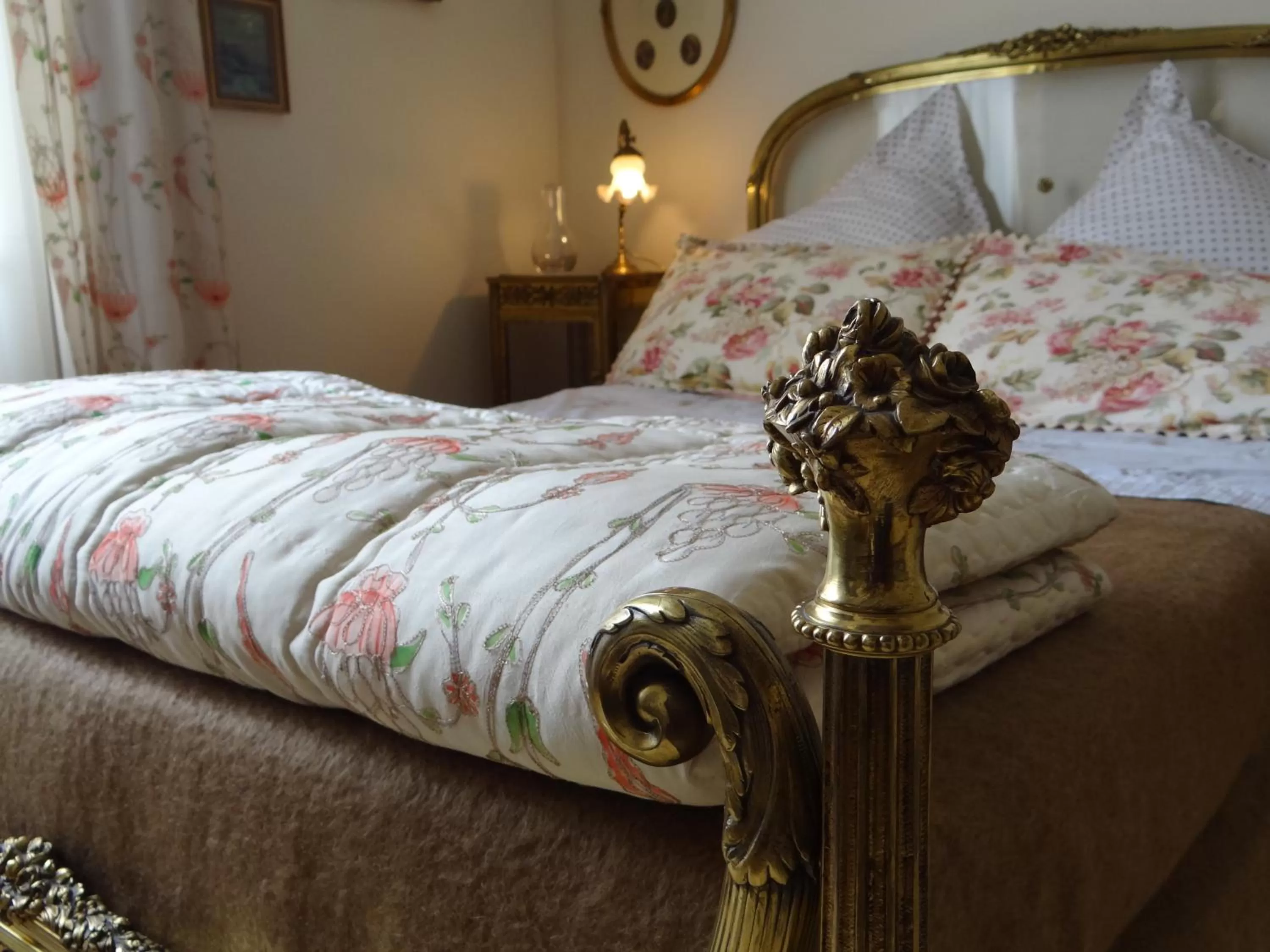 Bed in Château Mesny